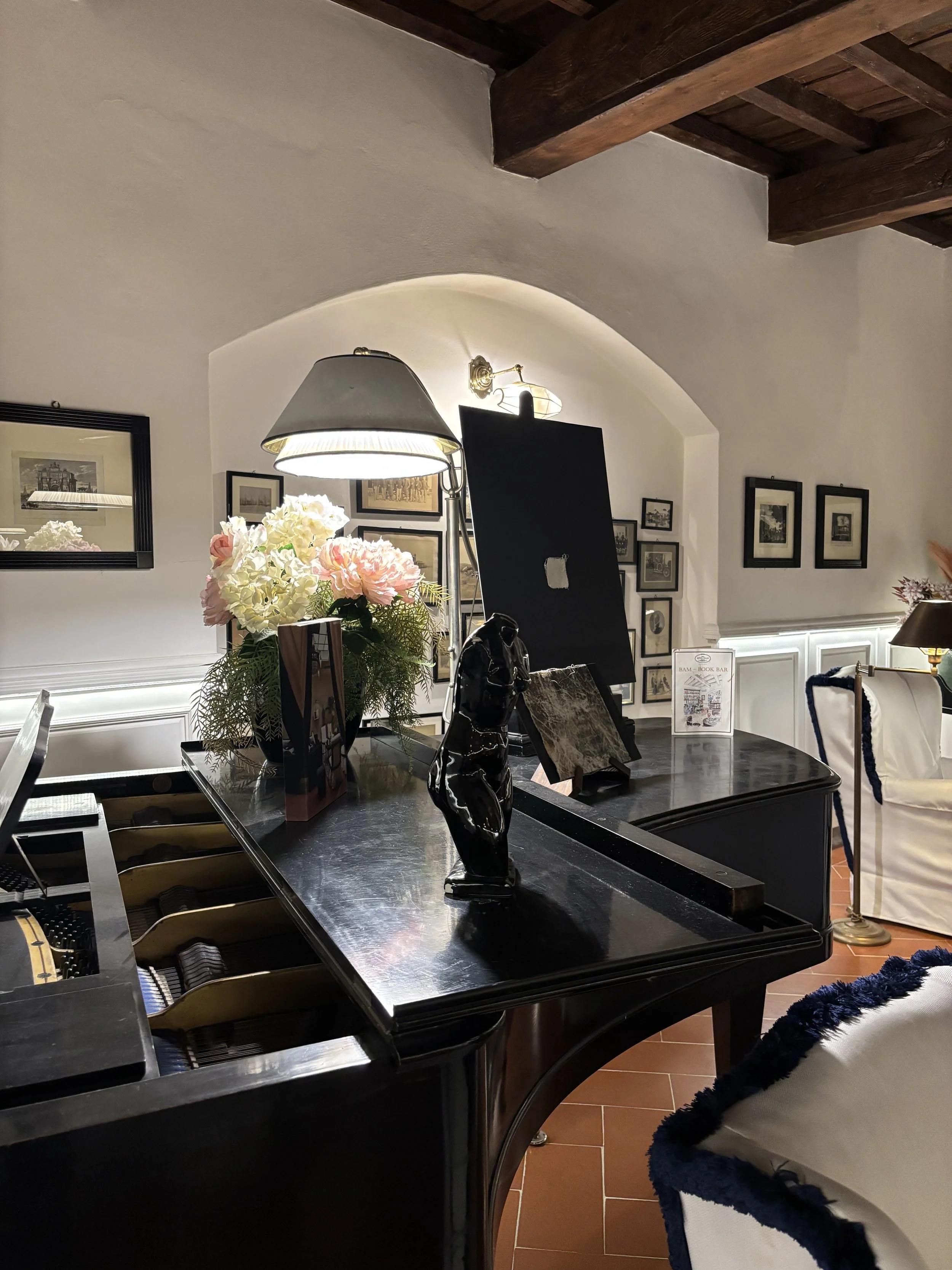 Salon of Cellai Boutique Hotel, Florence, with a painting by Maria Koval