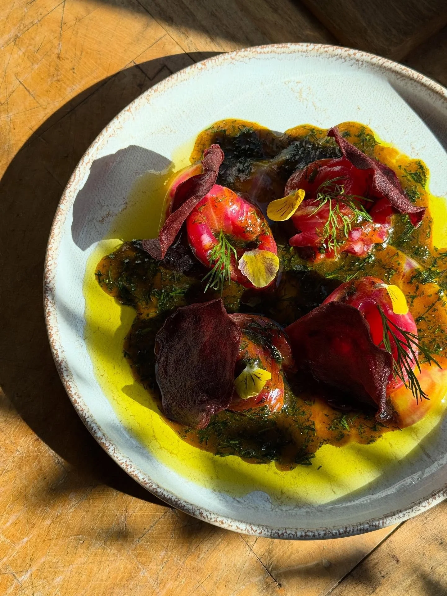 Gravlax de saumon &agrave; la betterave : douceur et couleurs d&rsquo;automne dans votre assiette 🍂🤎