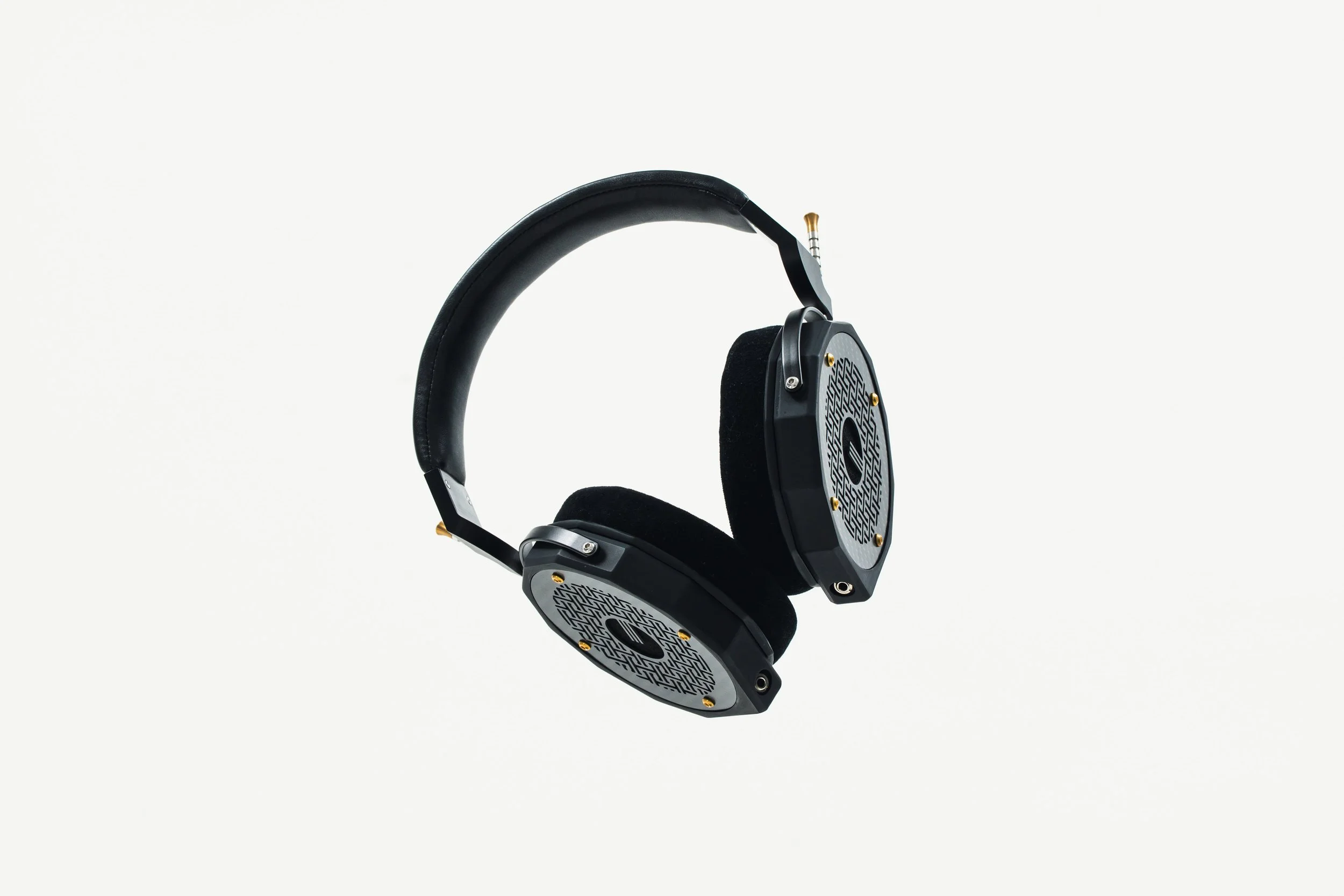 omne-audio-hendeka-artistic-shot-2.jpg