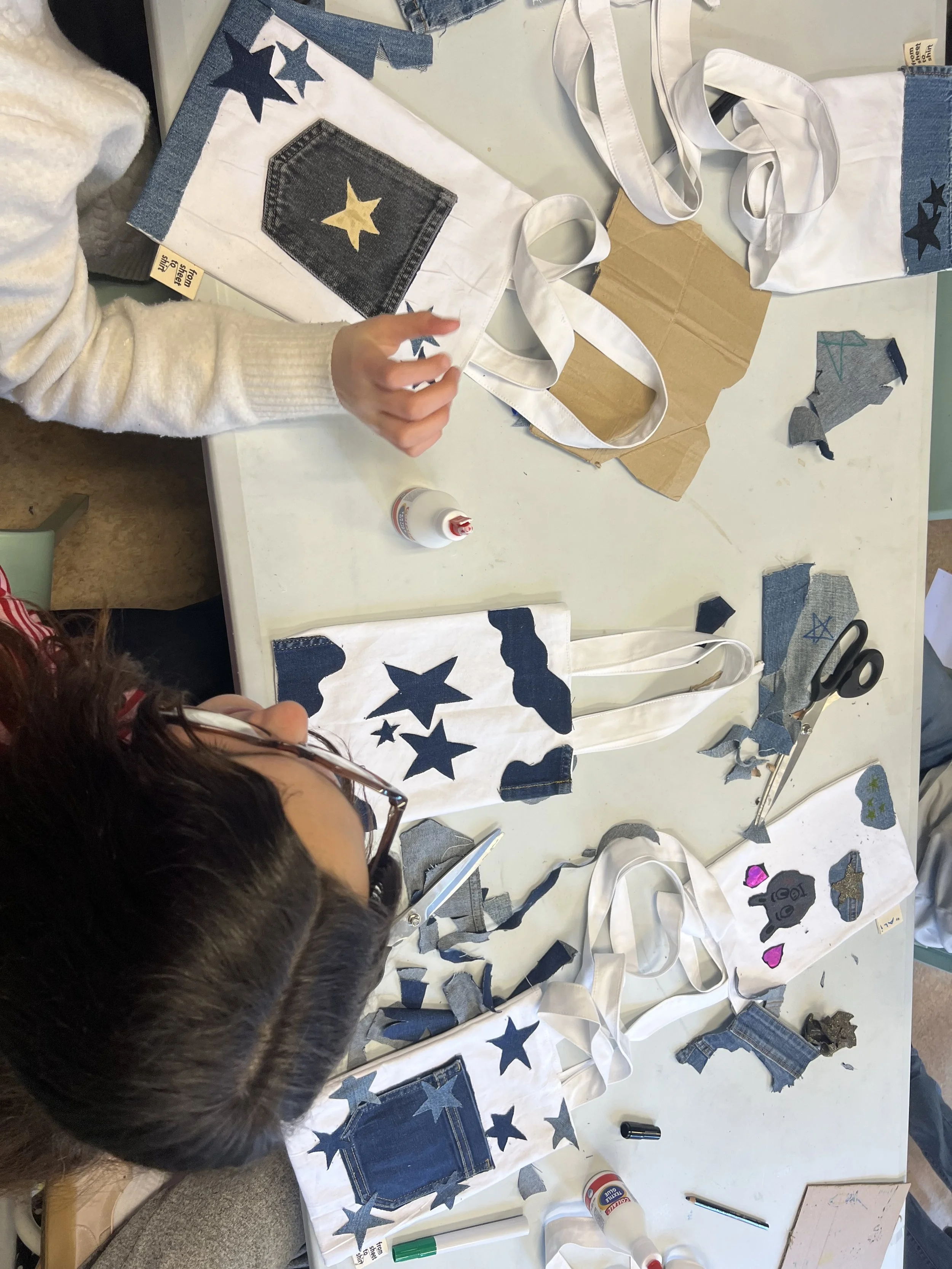 Tasjes op tafel.jpeg