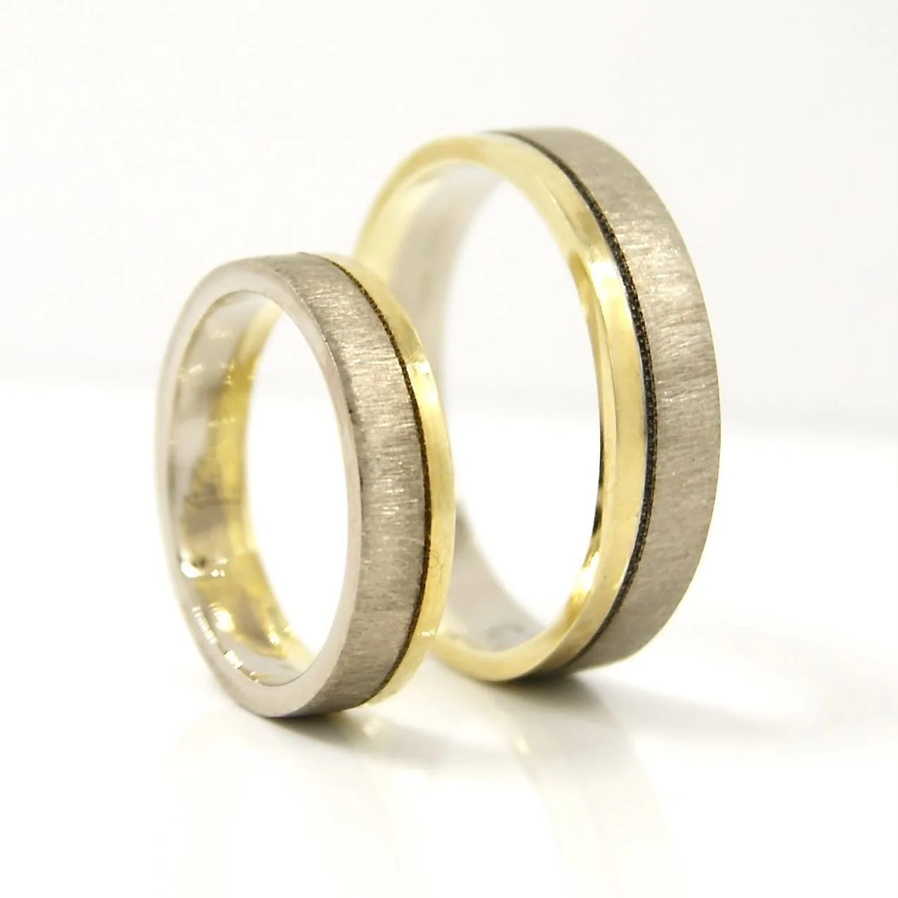 Beautiful yellow and white gold. Hand made in our Rotterdam based store to last a lifetime. #goldsmith #galeriepuur #bicolor #gold #14ct#ringsofinstagram  #ring #rotterdam #weddingrings #oneofakindjewelry #goudsmid #weddingring #jewelrydesign #zwaans