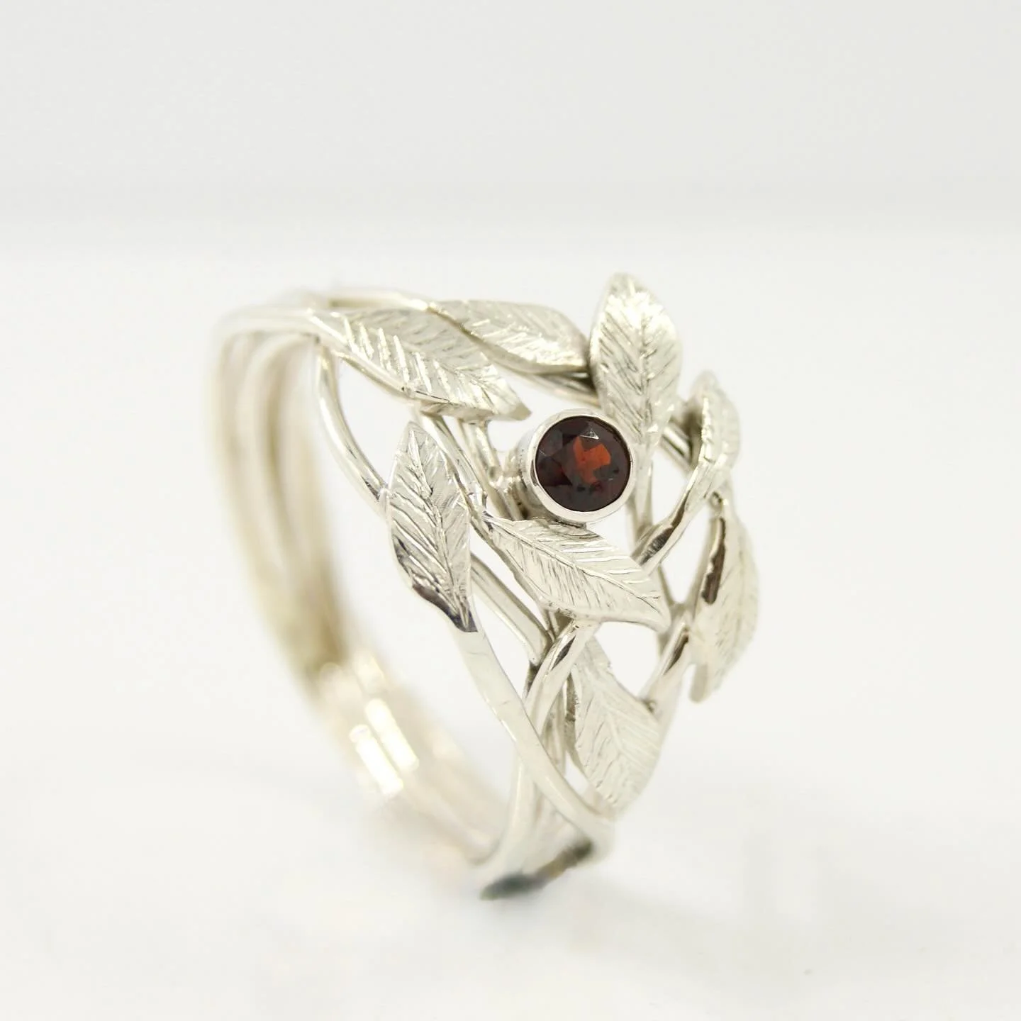 Silver leafs hug this little garnet. Made to order in our rotterdam based store.
#goldsmith #galeriepuur #garnet #leaf  #gold #silver#ringsofinstagram #jewelry  #memory  #ring #14ct#weddingrings #oneofakindjewelry #gold #goudsmid #weddingring #weddin