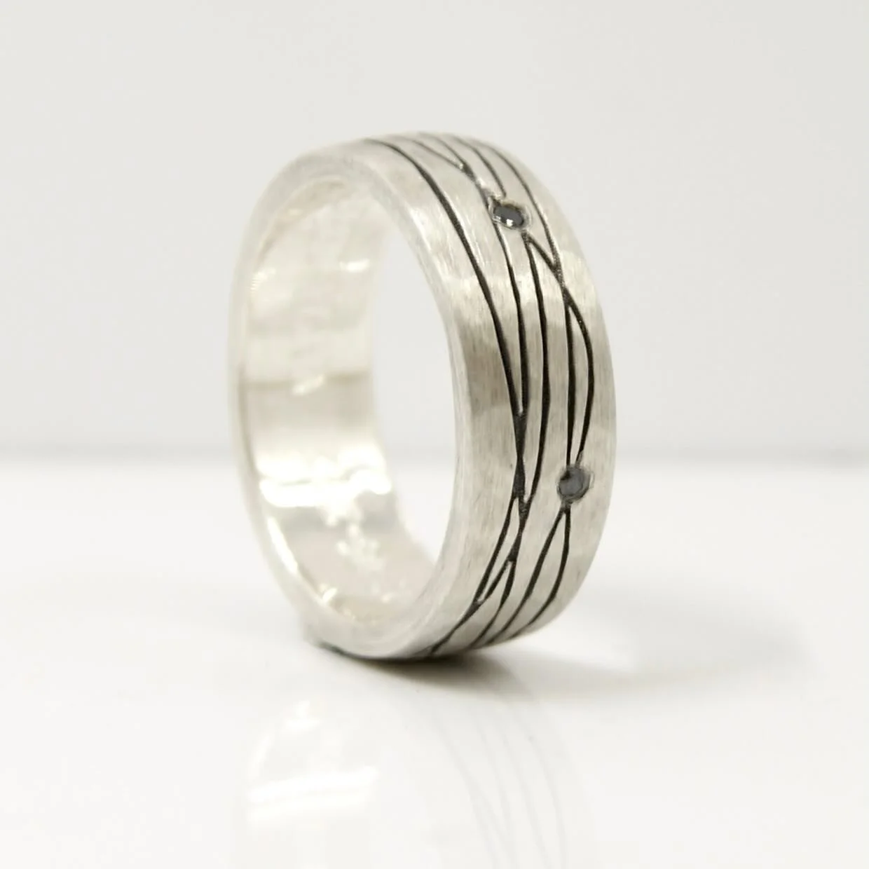 Five lines and black diamonds have a special meaning. And she said yess!  Nice detail on the inside is an engraving with coordinates. #blackdiamond #galeriepuir #silverring