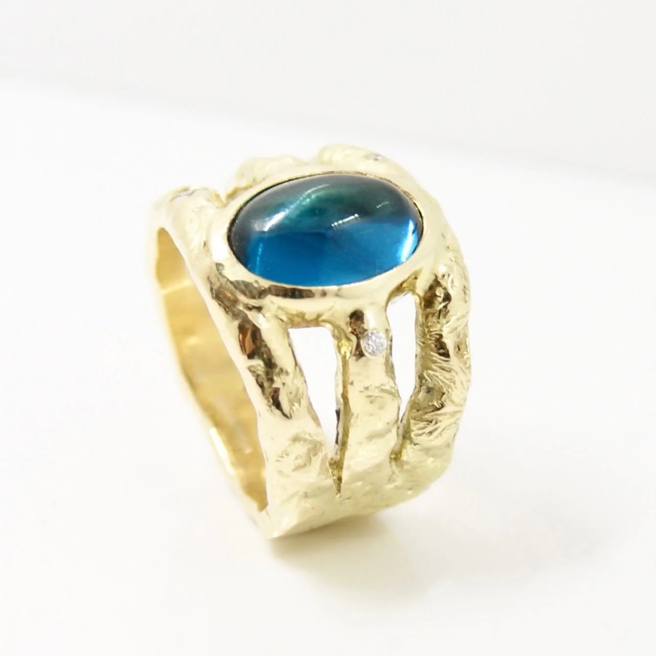 Beautiful Blue! A whopper of a London blue topaz embellished with small diamonds.
#londonbluetopaz #moltengold #topazring