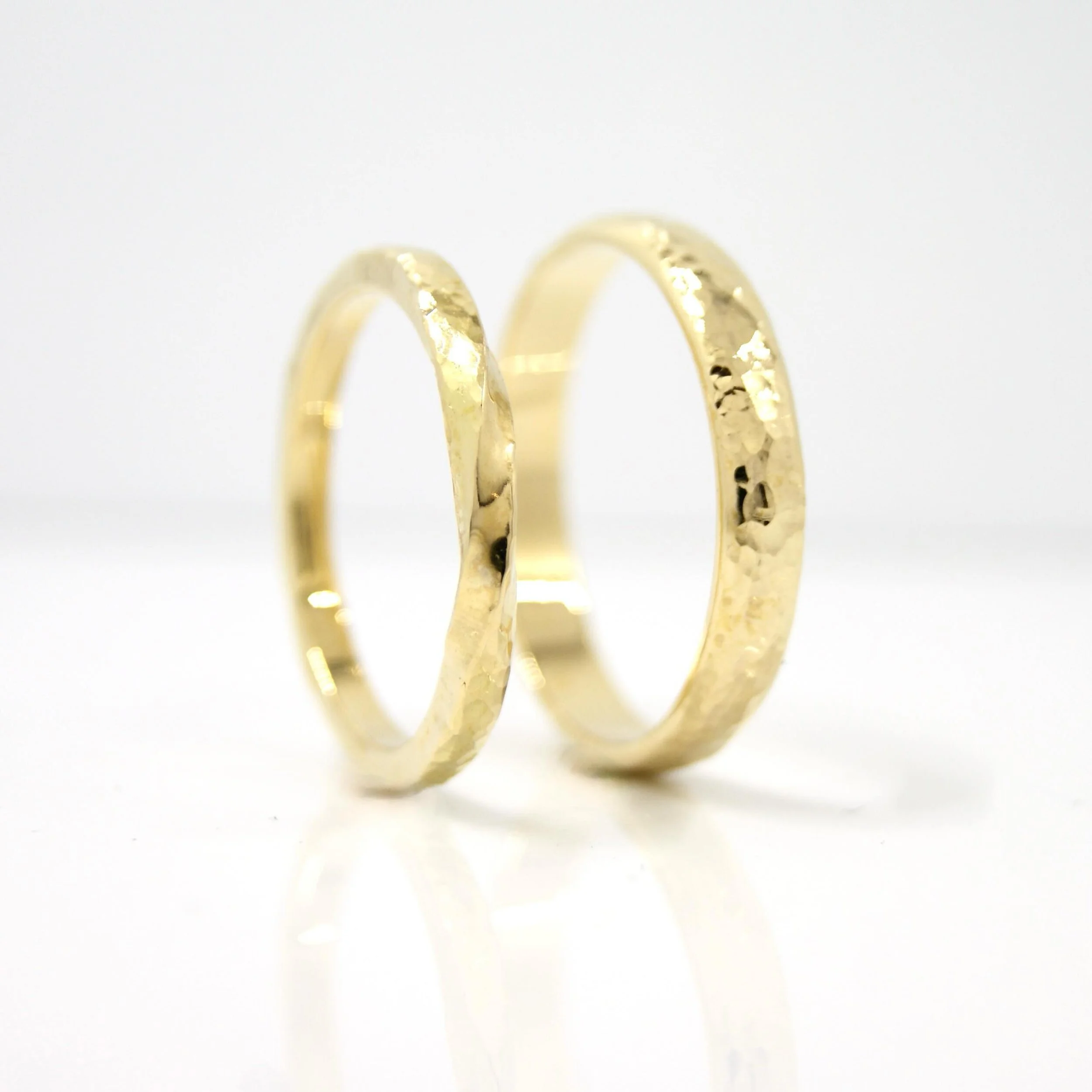 Textured twist. These symbols of eternal love are handmade in our Rotterdam based workshop. #weddingrings #galeriepuur #handmade