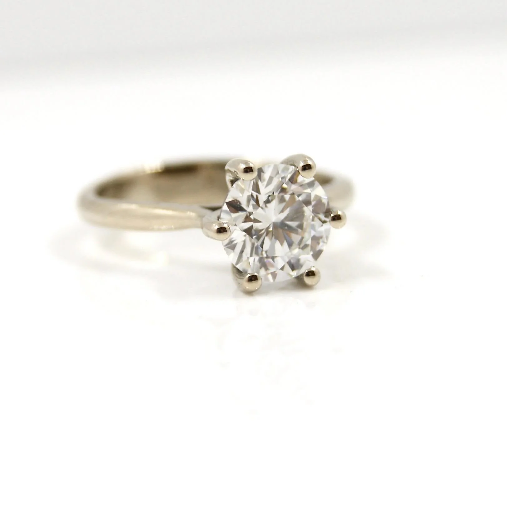 Timeless beauty, we designed and made this beautiful setting for this precious diamond. #diamond #handmade #galeriepuur #whitegold