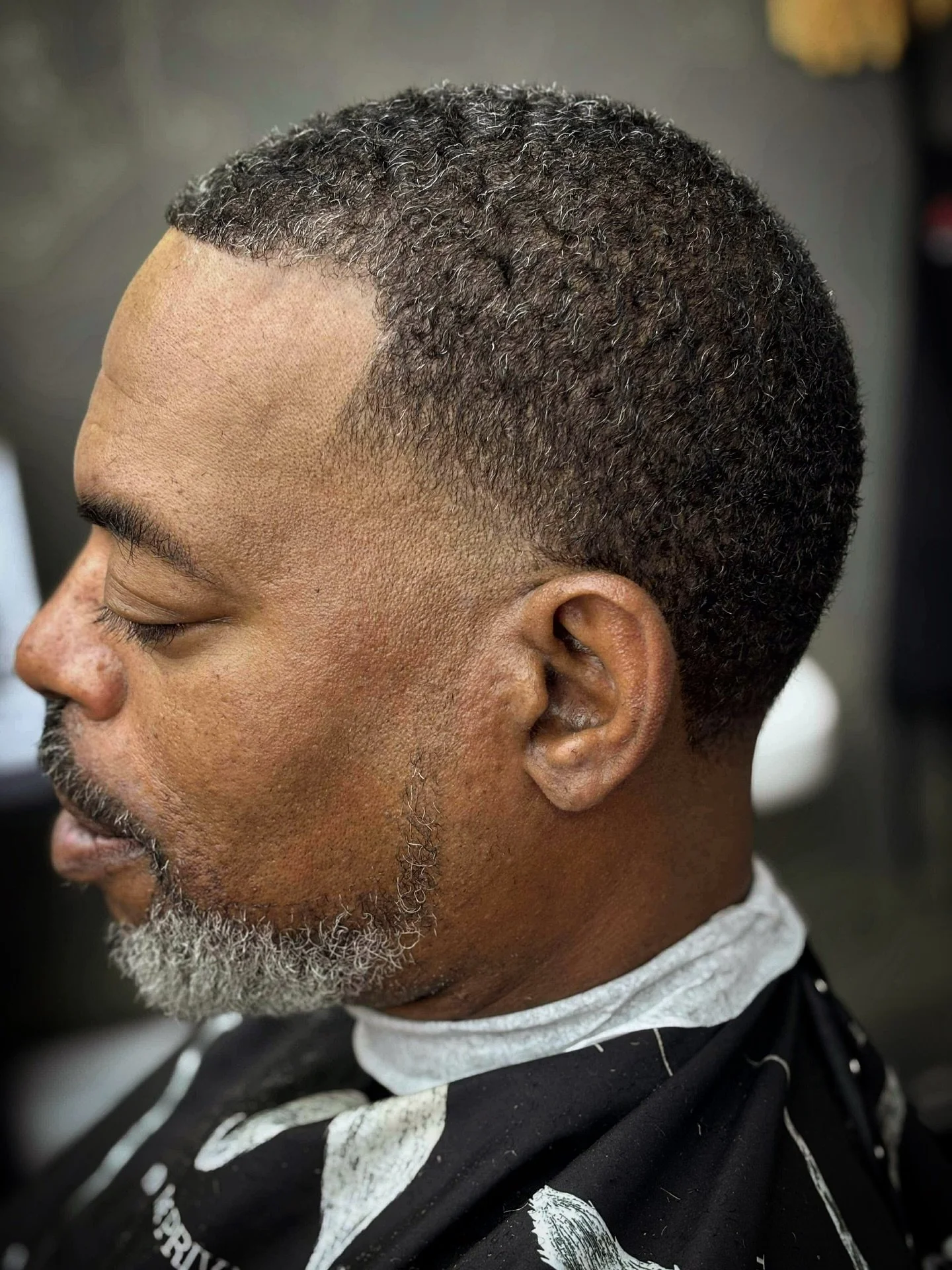 Only the blurriest high tapes in the city 🥶 Cut by Mr Ed himself 👏 @mr2ndchance_king 

Schedule up at scenic-studios.com 

BarberLife #FreshFade #StayFresh #BarberCore #LookGoodFeelGood #FreshEveryDay #BarbershopVibes #CrispyLineup #KentOhioBarber 