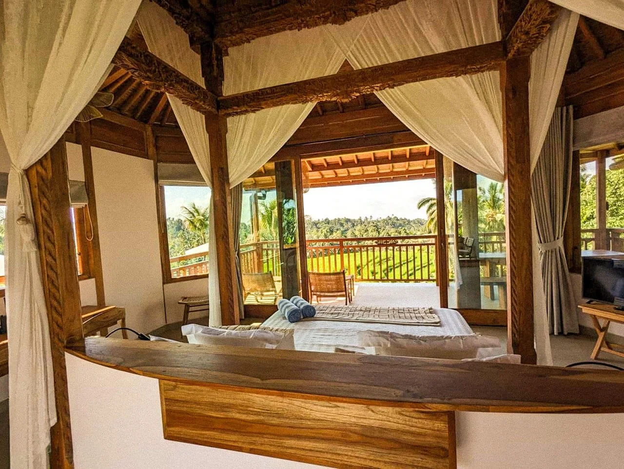 Puri-Dajuma-Terrace-Eco-Lodge-Spa-Bali-Joglo-Bedroom-2-1415x1066.jpg