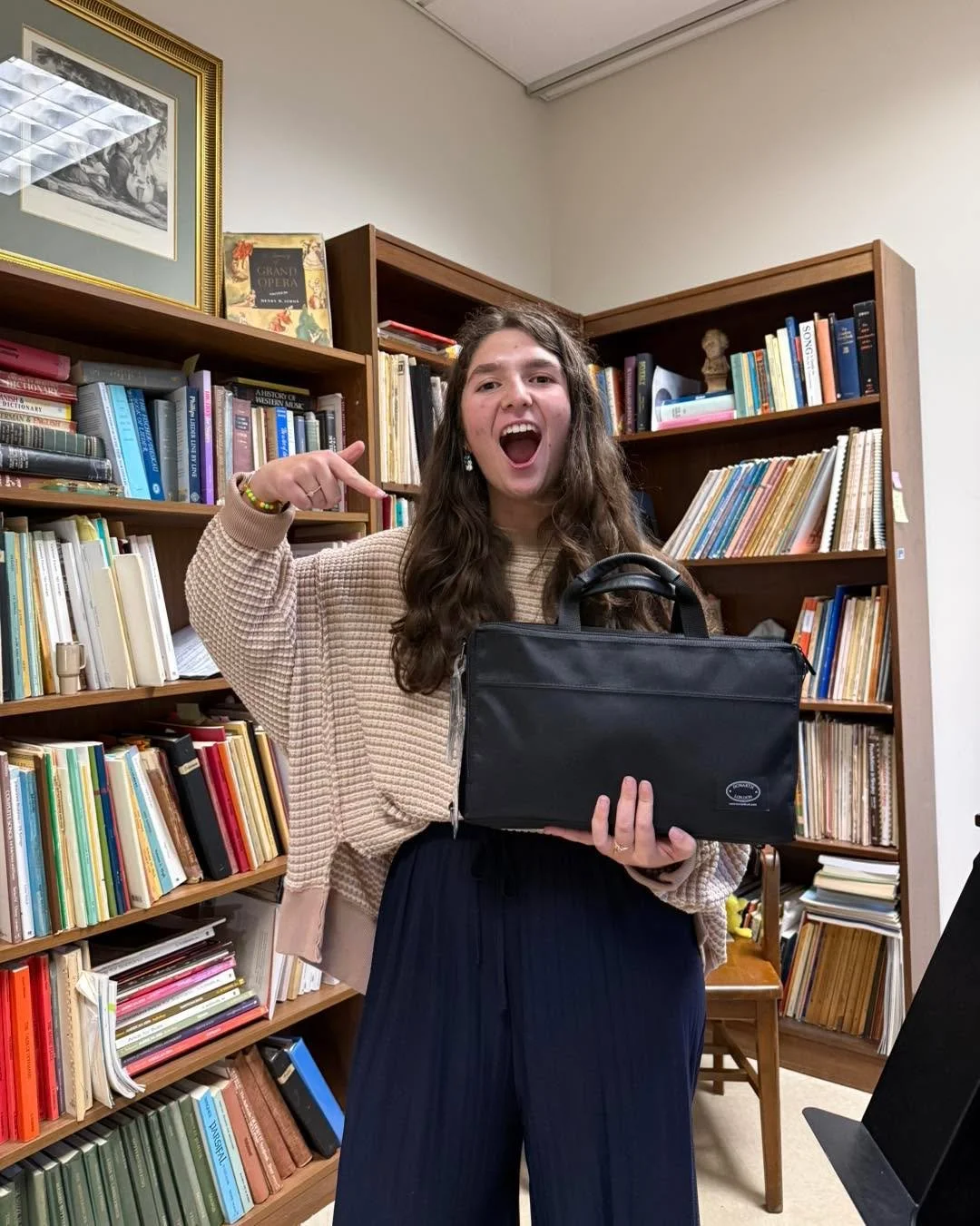 Happy new oboe day to my student Sam! Hannah Selznick sent us some wonderful horns and she ended up settled on a lovely Howarth XL with a lined top joint. Definitely a much needed upgrade - I&rsquo;m so excited to see how she will continue to musical