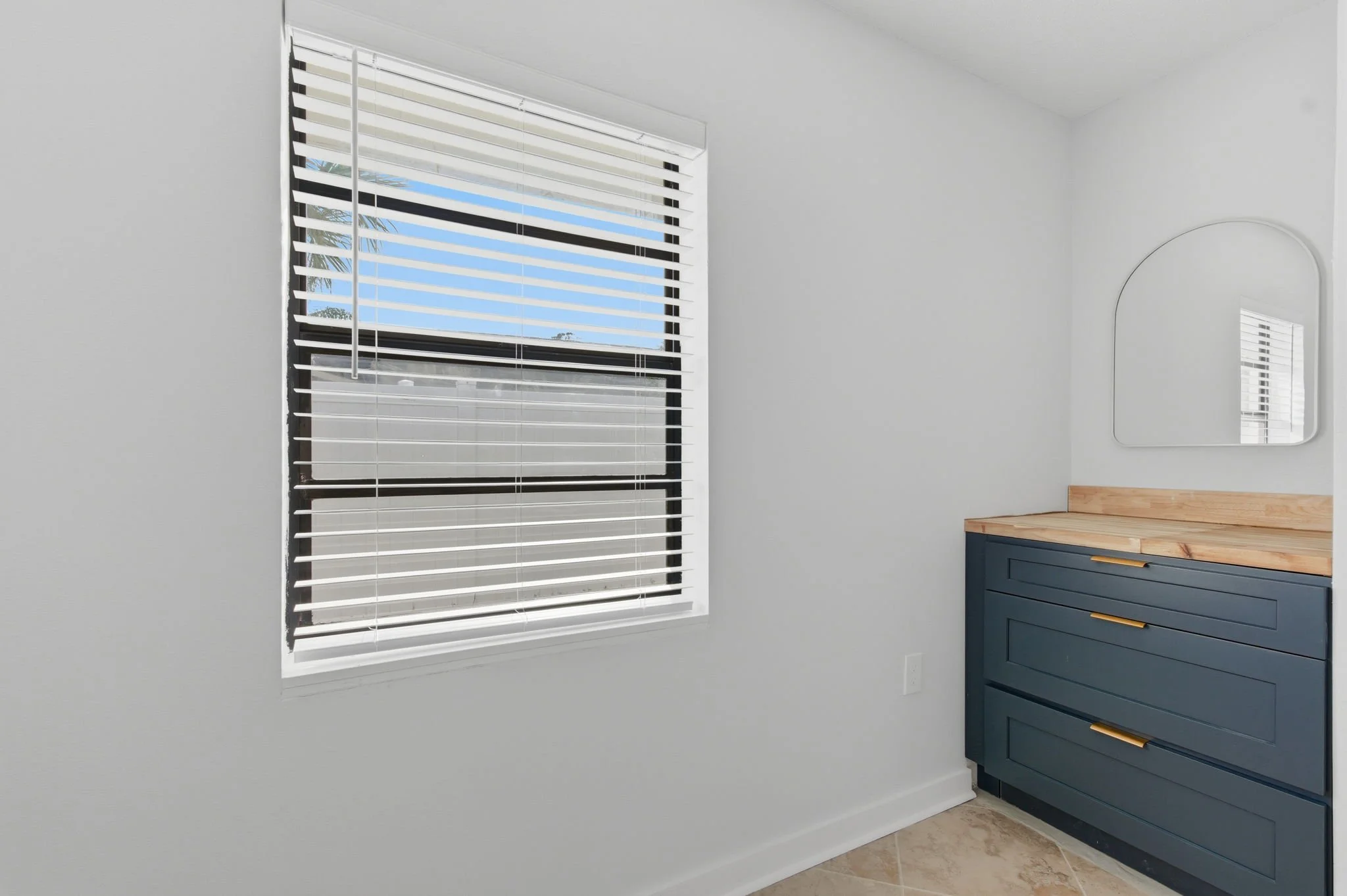 82-web-or-mls-2452-Baywood-Dr-E-32 - BR2.jpg