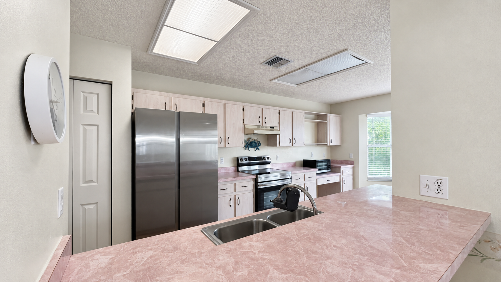 7 - Kitchen.jpg