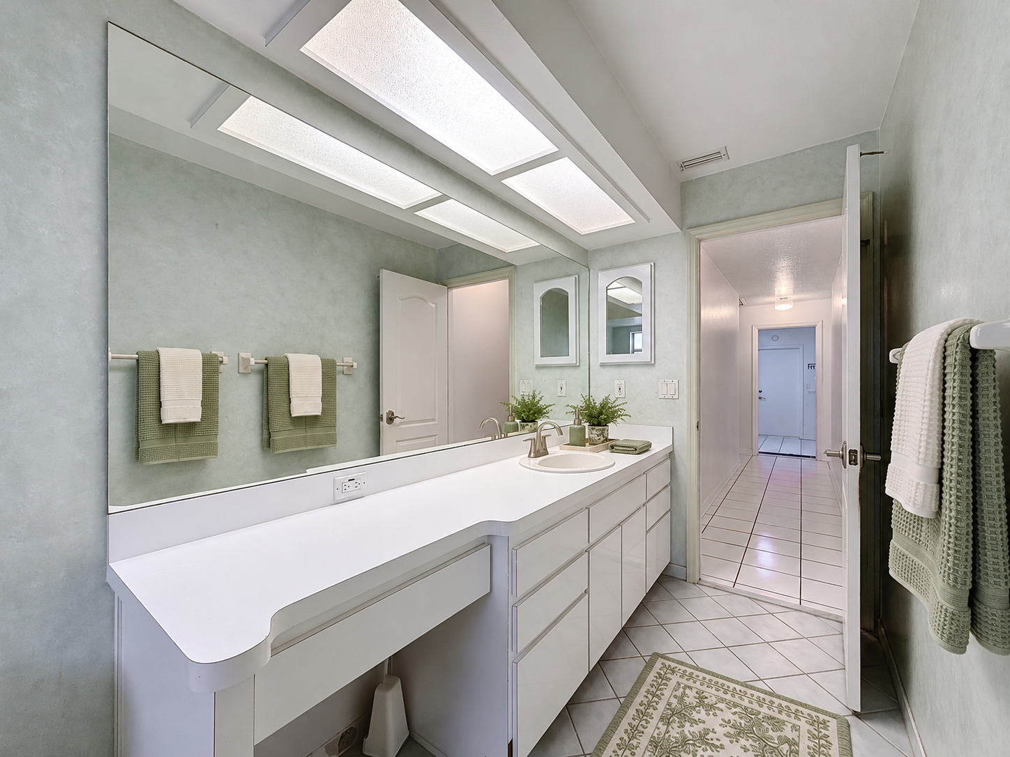 GUEST bath 2.jpg