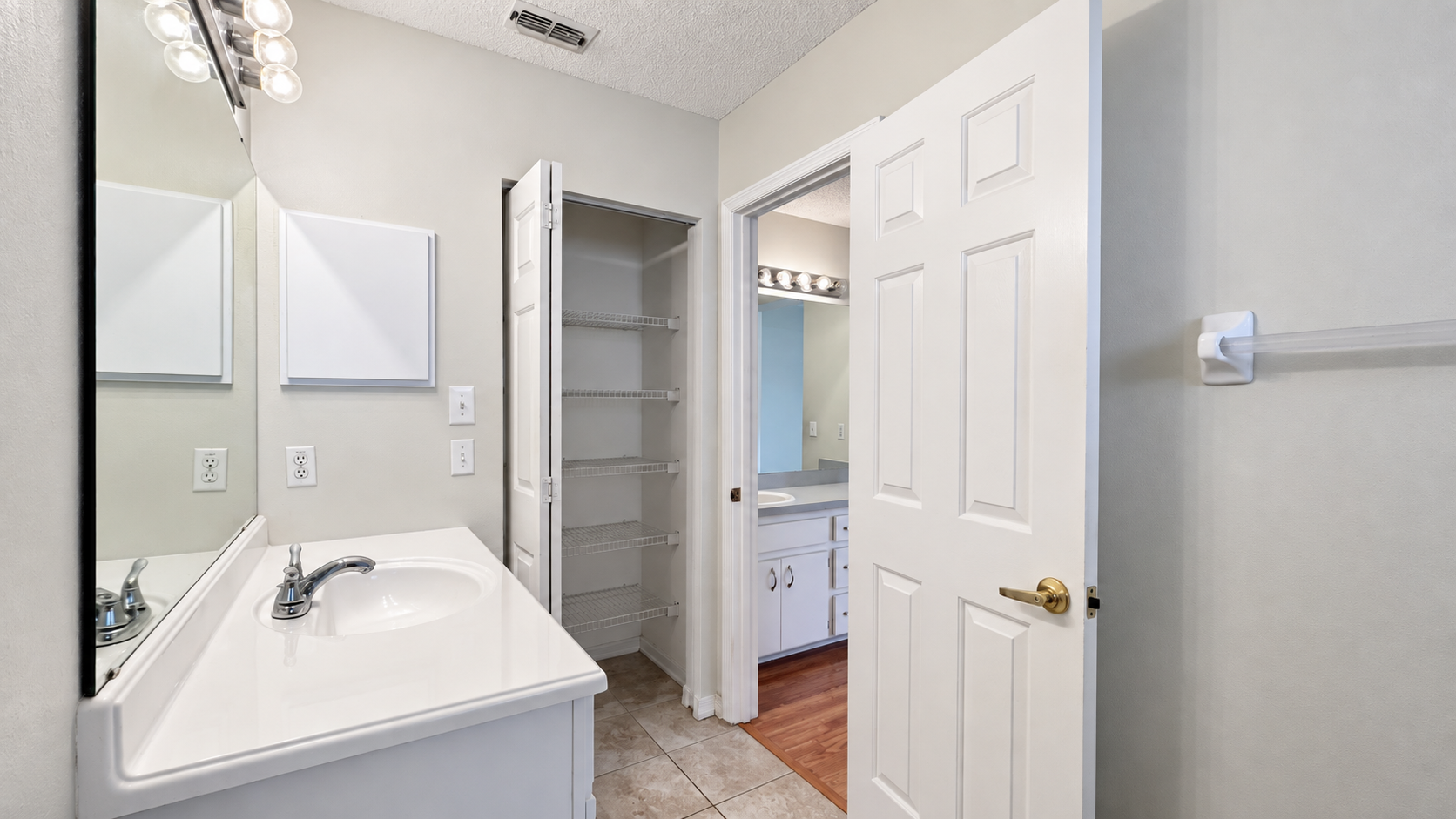 27 - Master bath.jpg