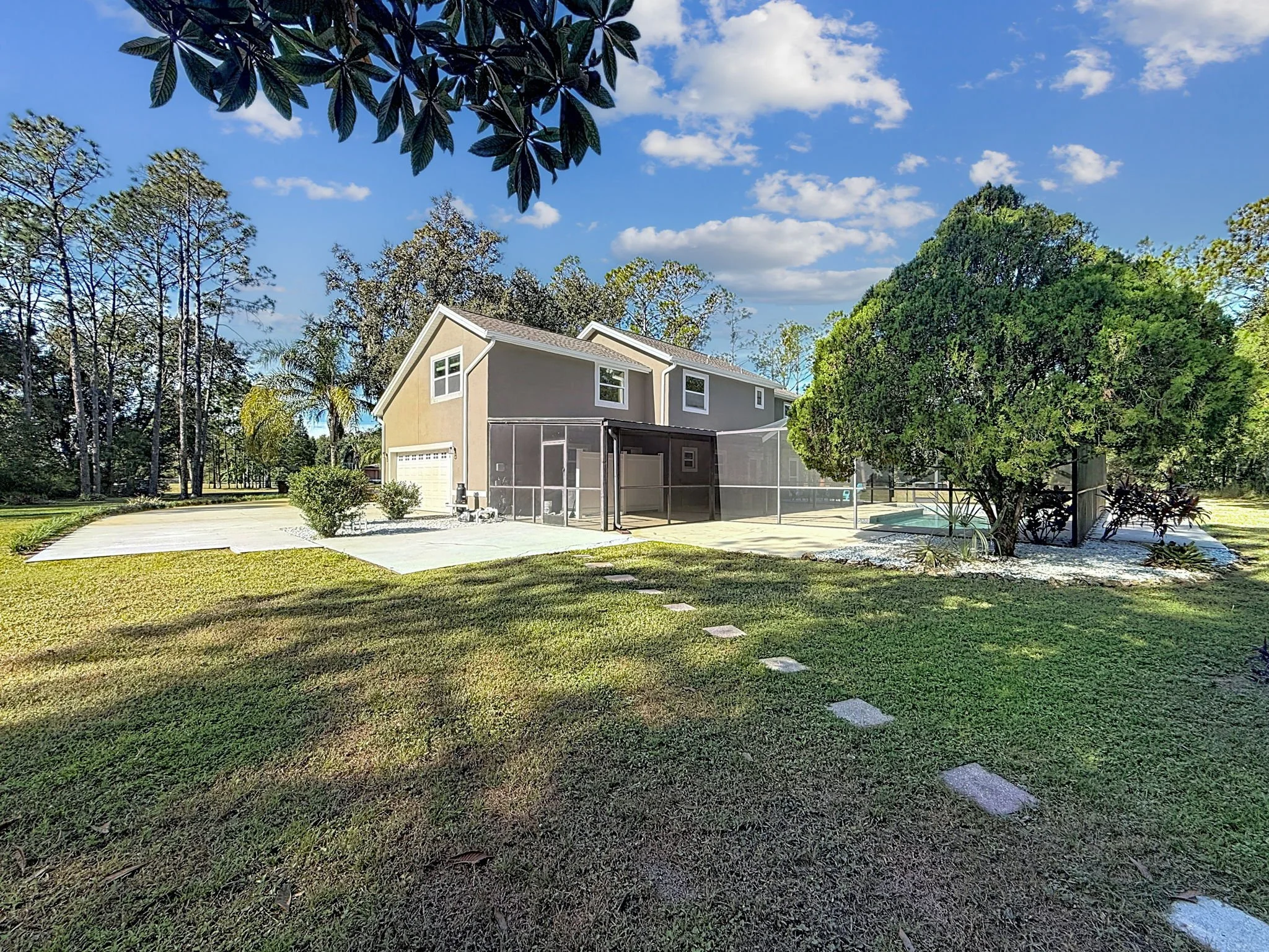 Path leading to the ADU - GUEST HOUSE with full kitchen plus bathroom and laundry.