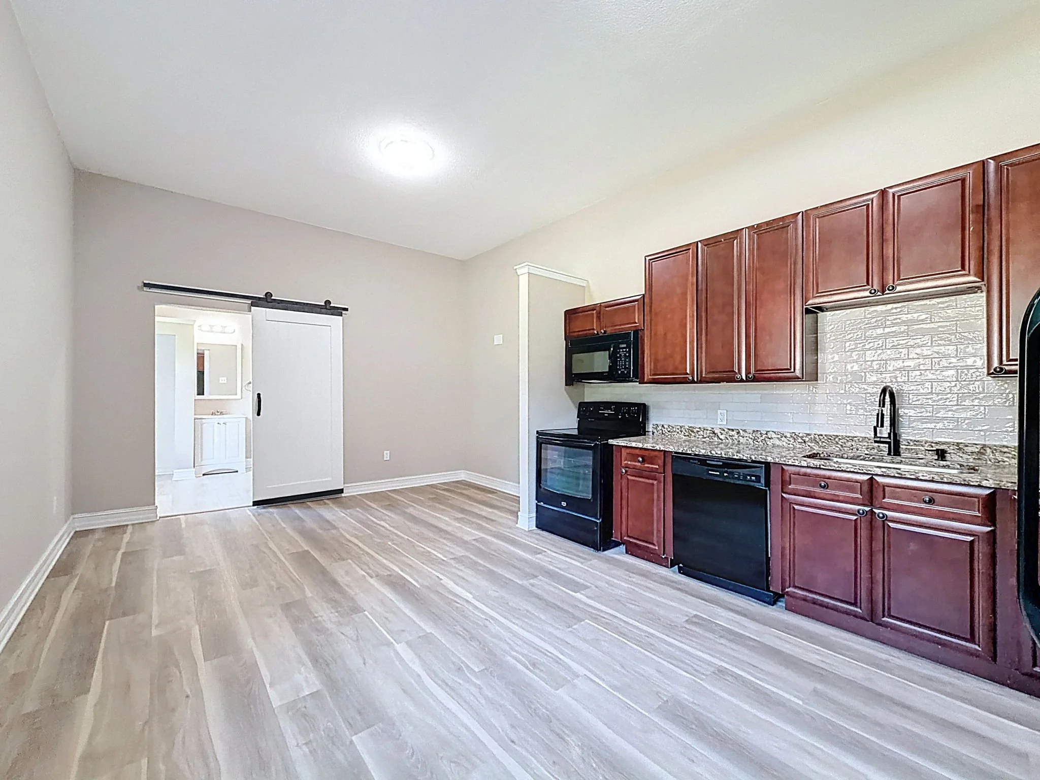 ADU - GUEST HOUSE with full kitchen plus bathroom and laundry.