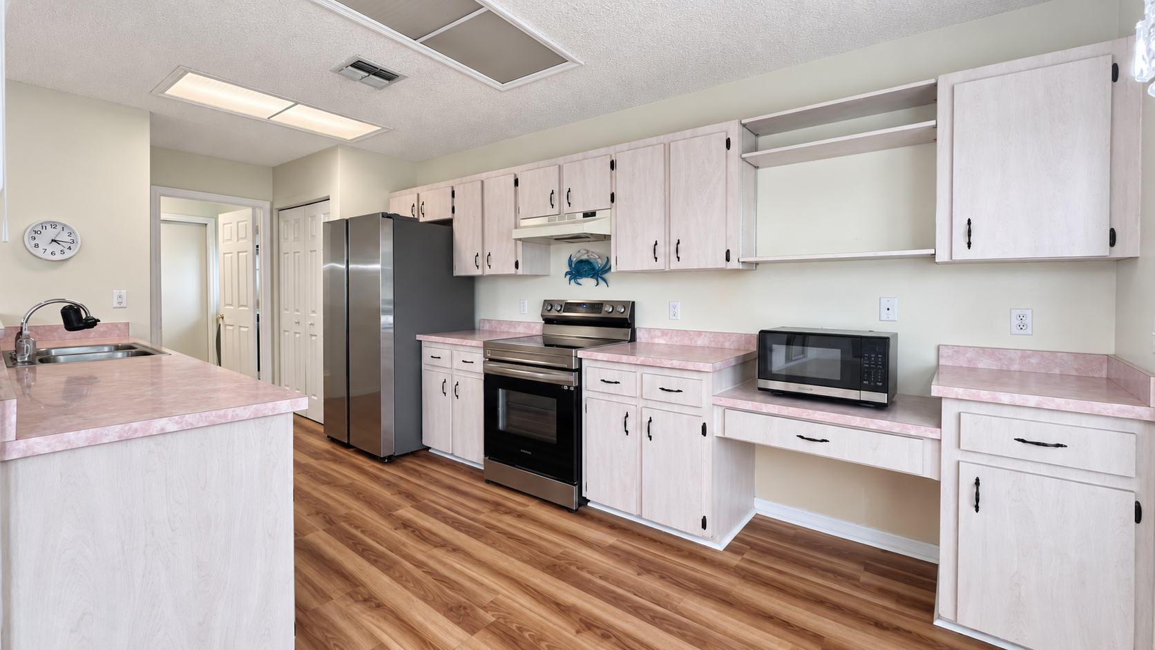 11 - Kitchen.jpg