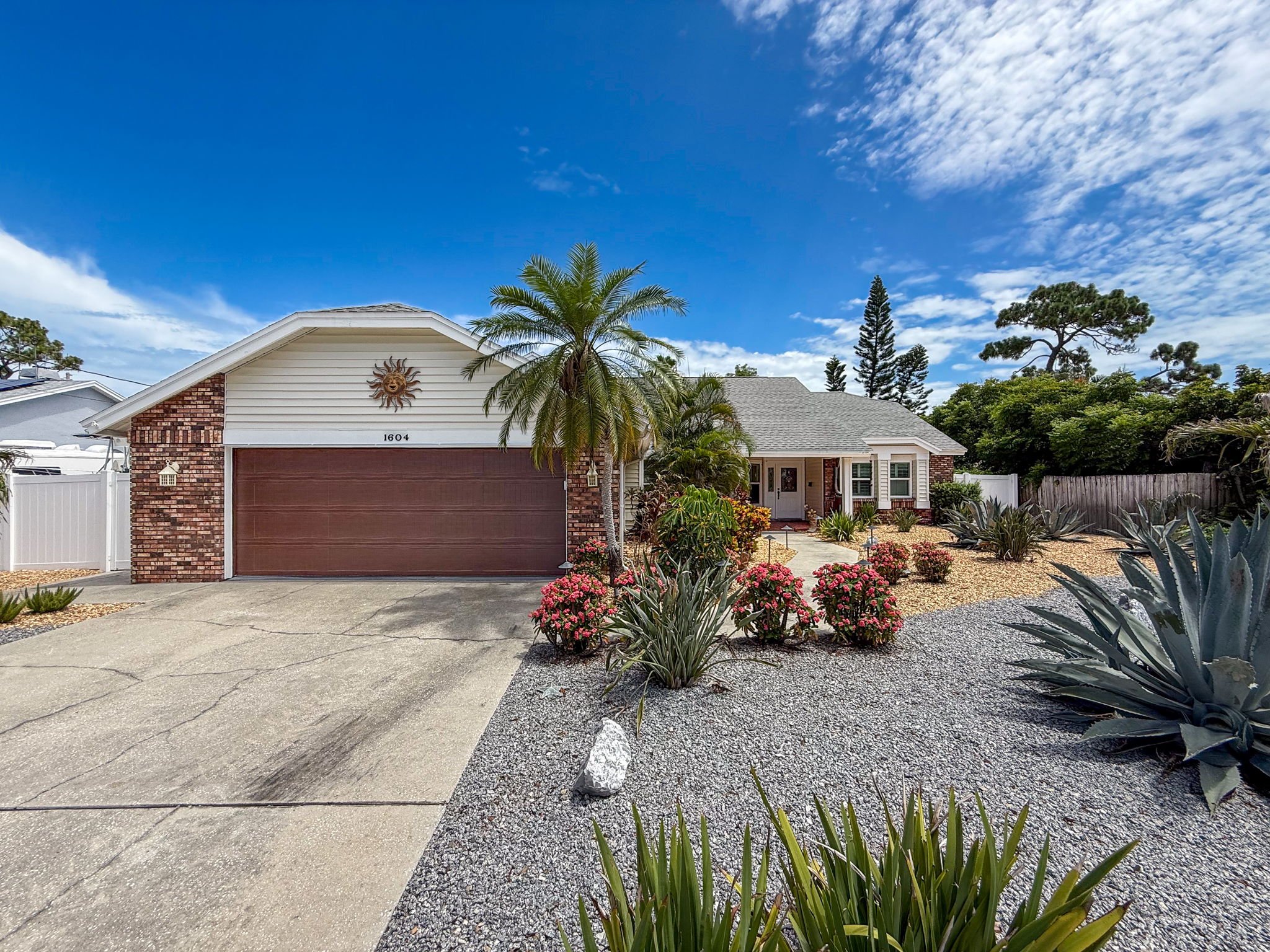7-web-or-mls-1604-Gulf-Beach-Blvd-5.jpg