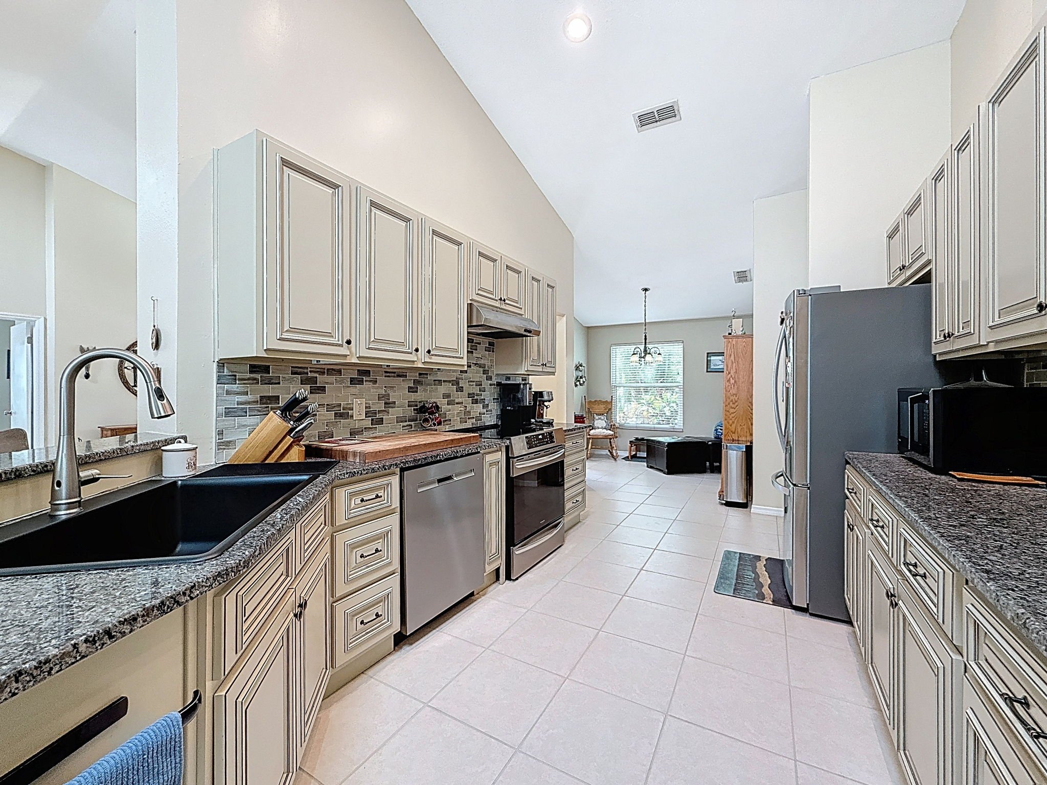 23-web-or-mls-1604-Gulf-Beach-Blvd-25.jpg