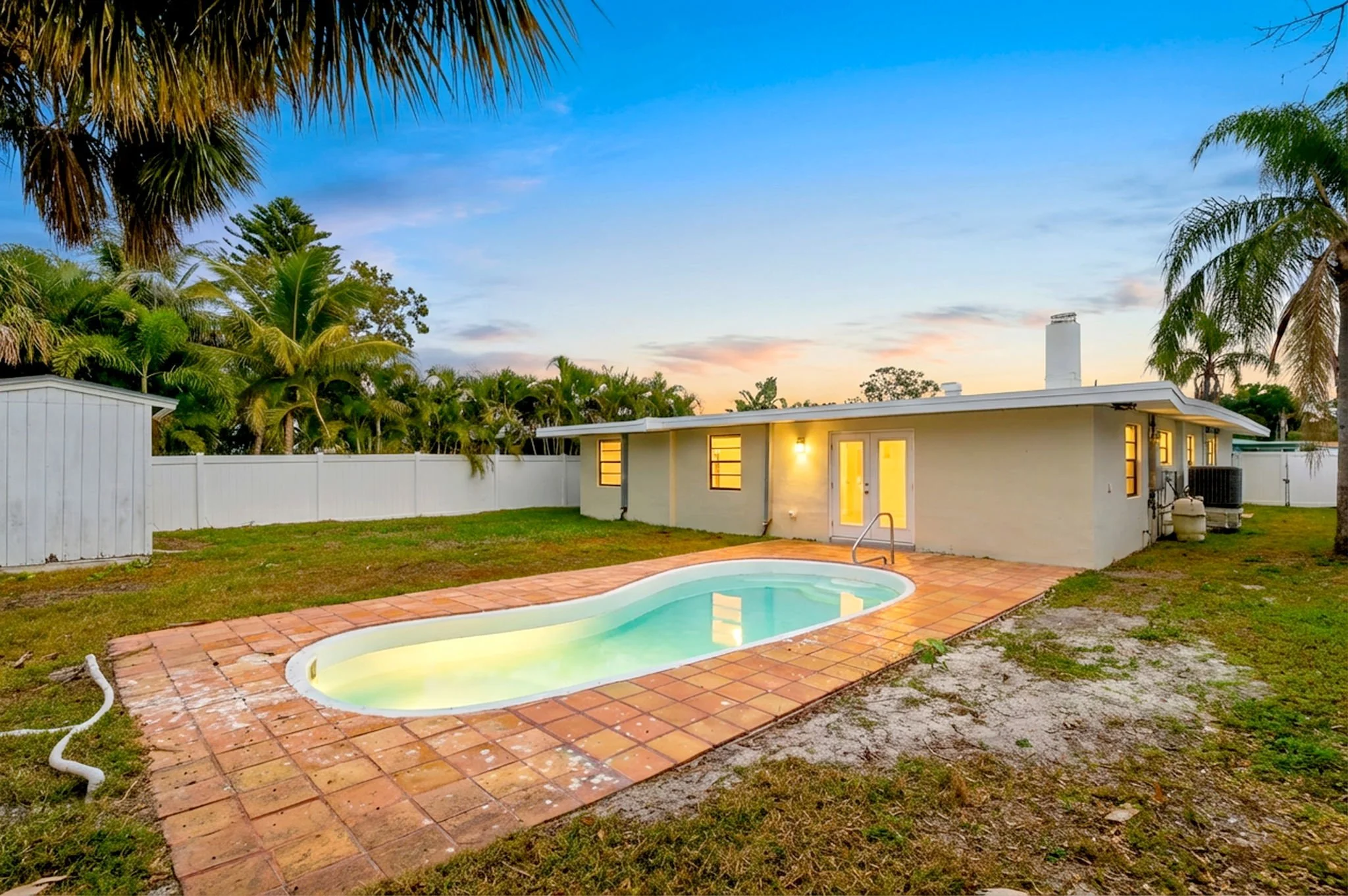 5-web-or-mls-2452-Baywood-Dr-E-116 copy.jpg