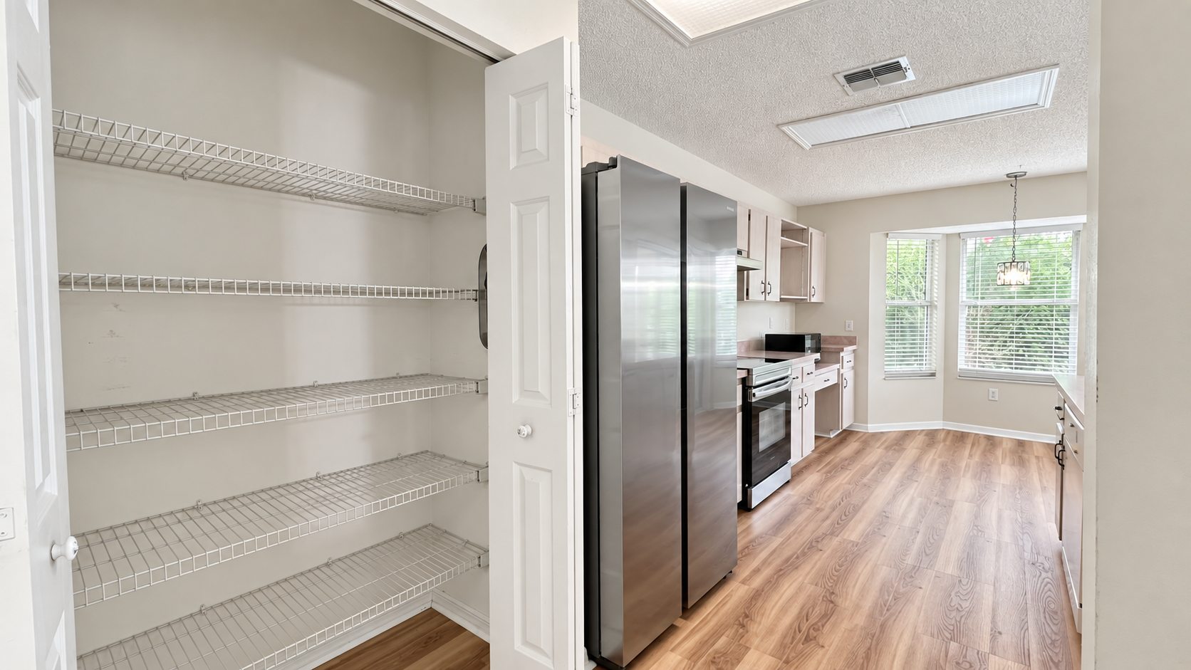 8 - Kitchen.jpg