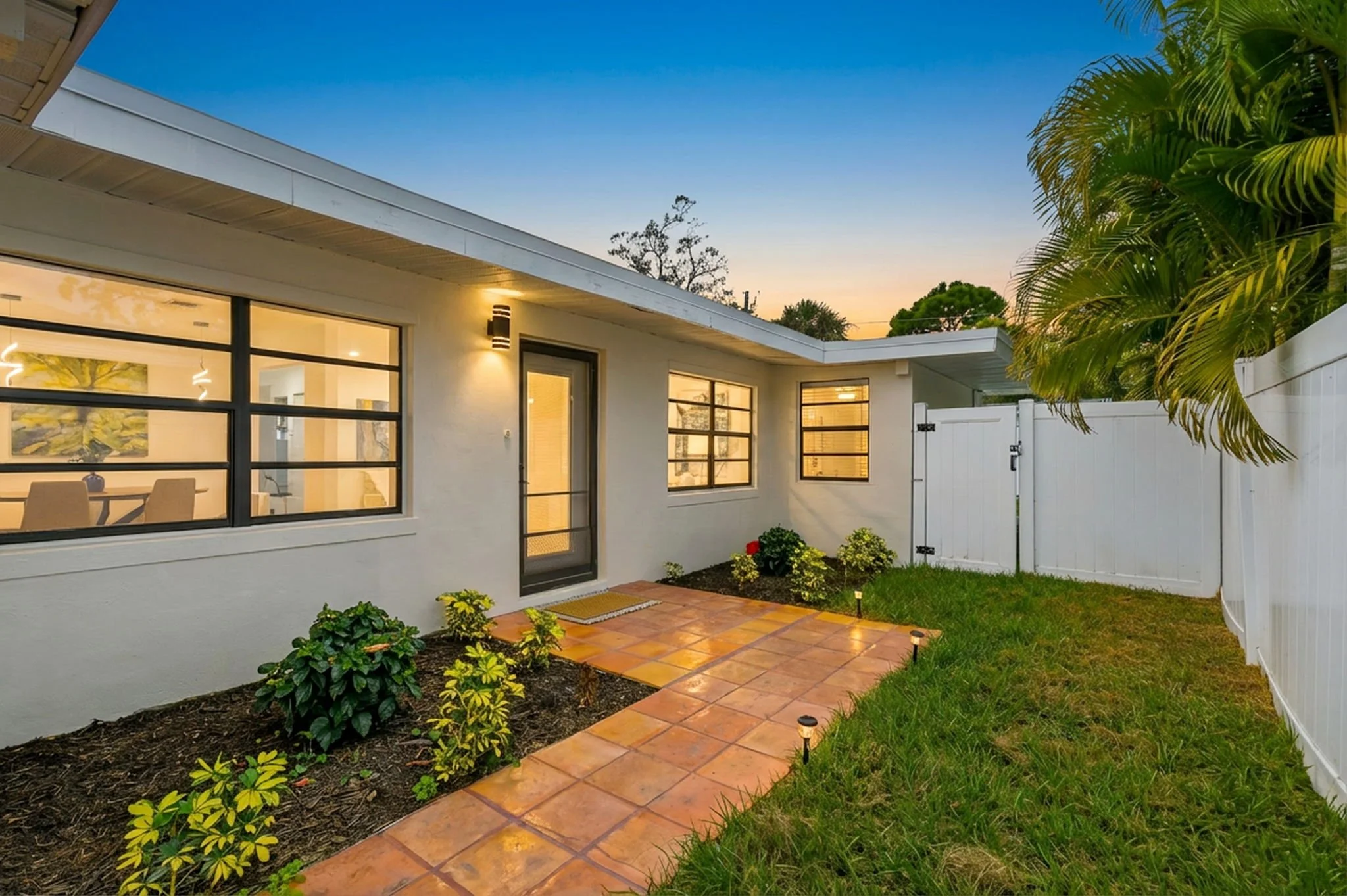 17-web-or-mls-2452-Baywood-Dr-E-125 copy.jpg