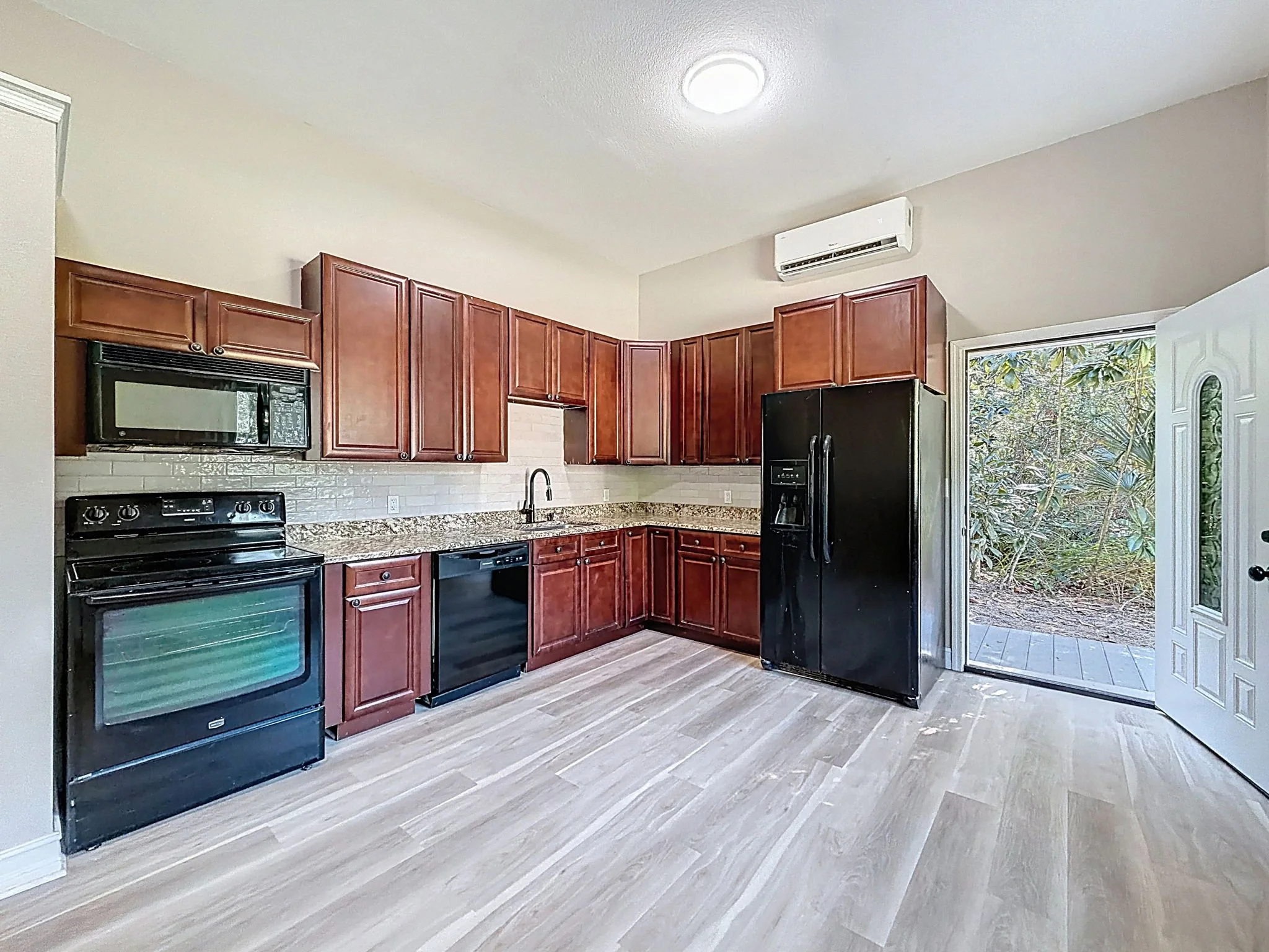 ADU - GUEST HOUSE with full kitchen plus bathroom and laundry.