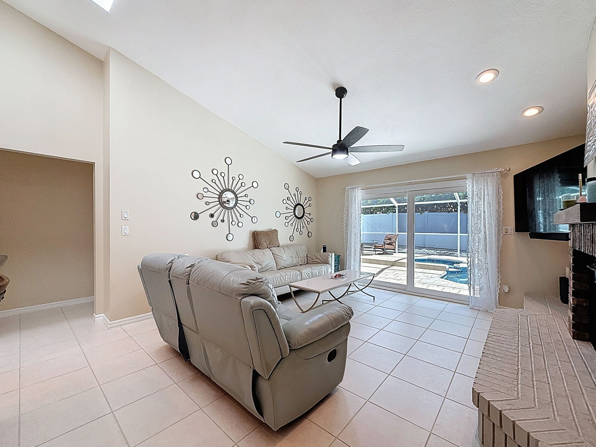 27-web-or-mls-1604-Gulf-Beach-Blvd-17.jpg