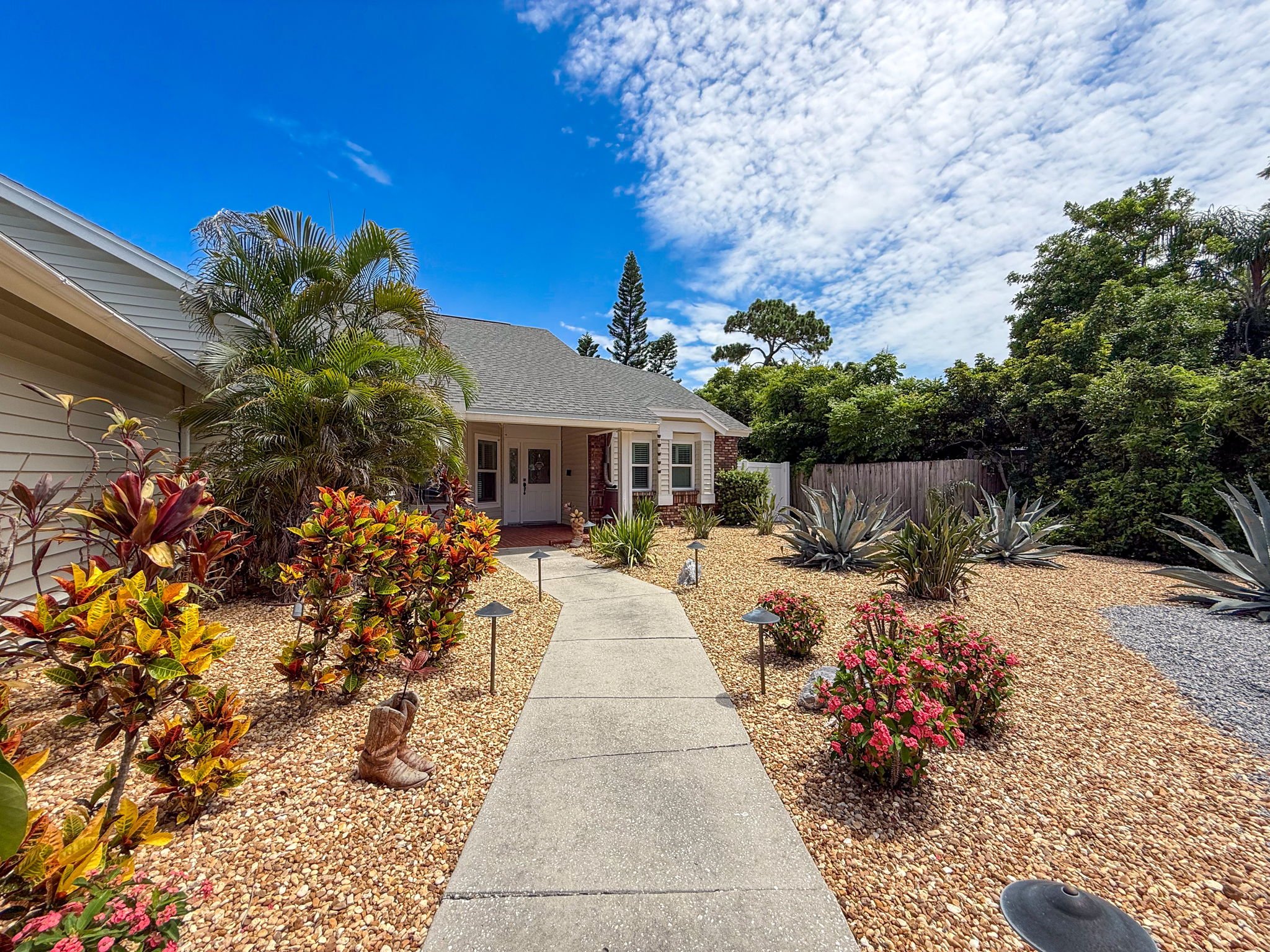 11-web-or-mls-1604-Gulf-Beach-Blvd-9.jpg