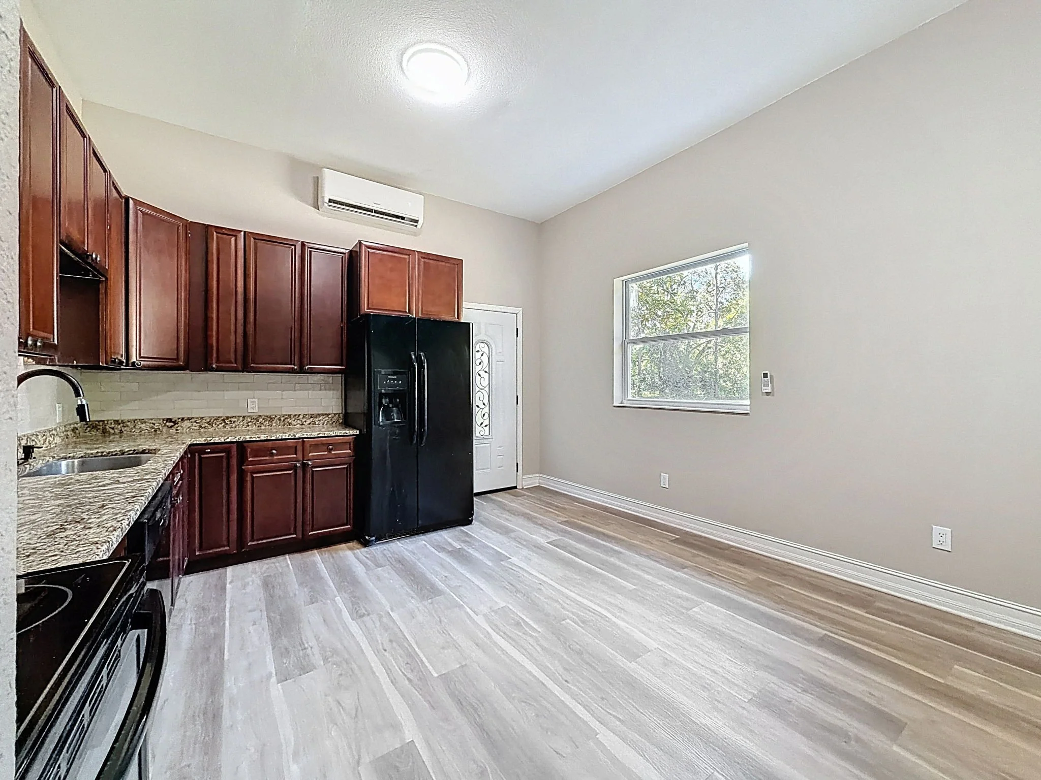 ADU - GUEST HOUSE with full kitchen plus bathroom and laundry.