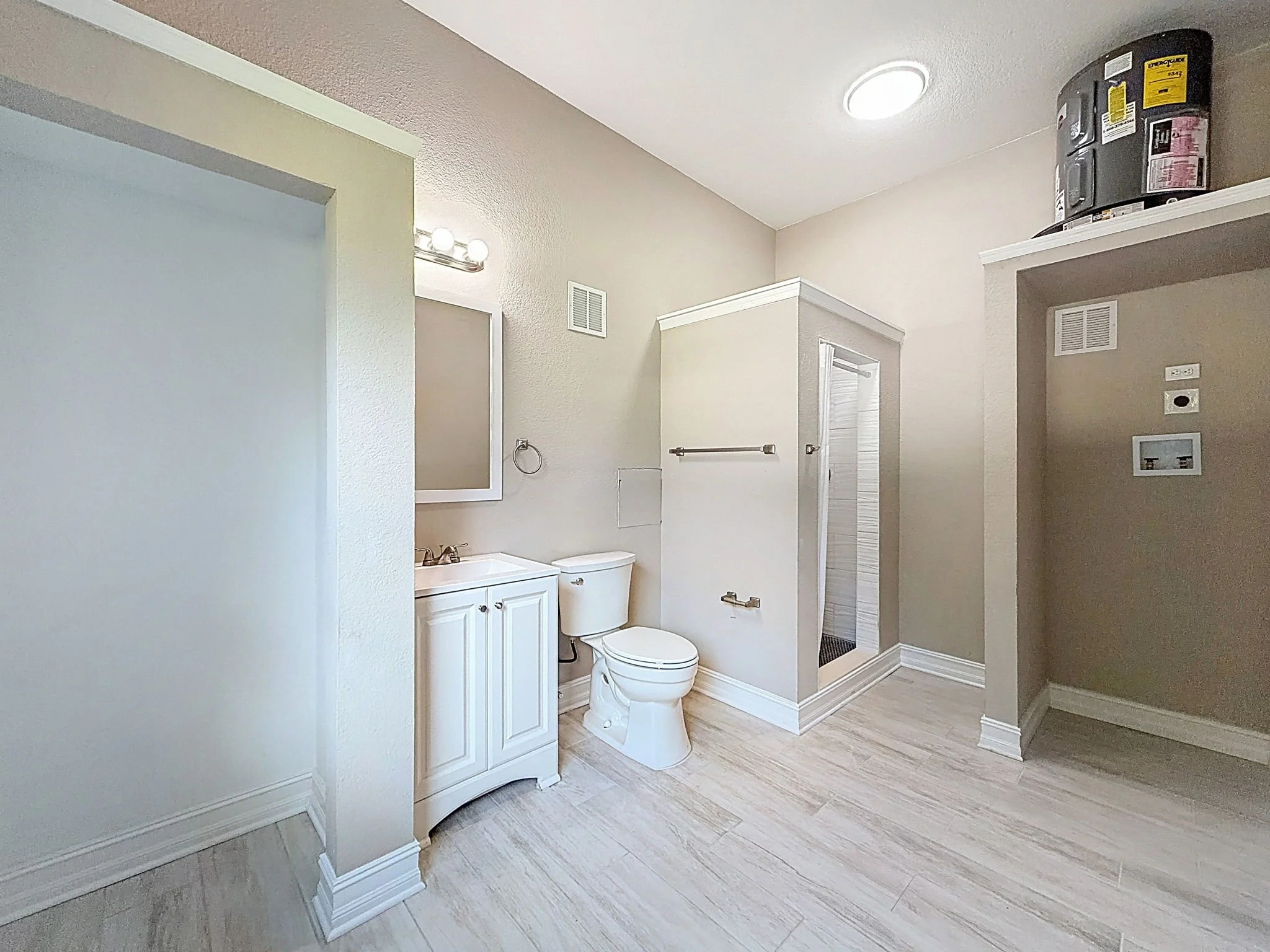 ADU - GUEST HOUSE with full kitchen plus bathroom and laundry.