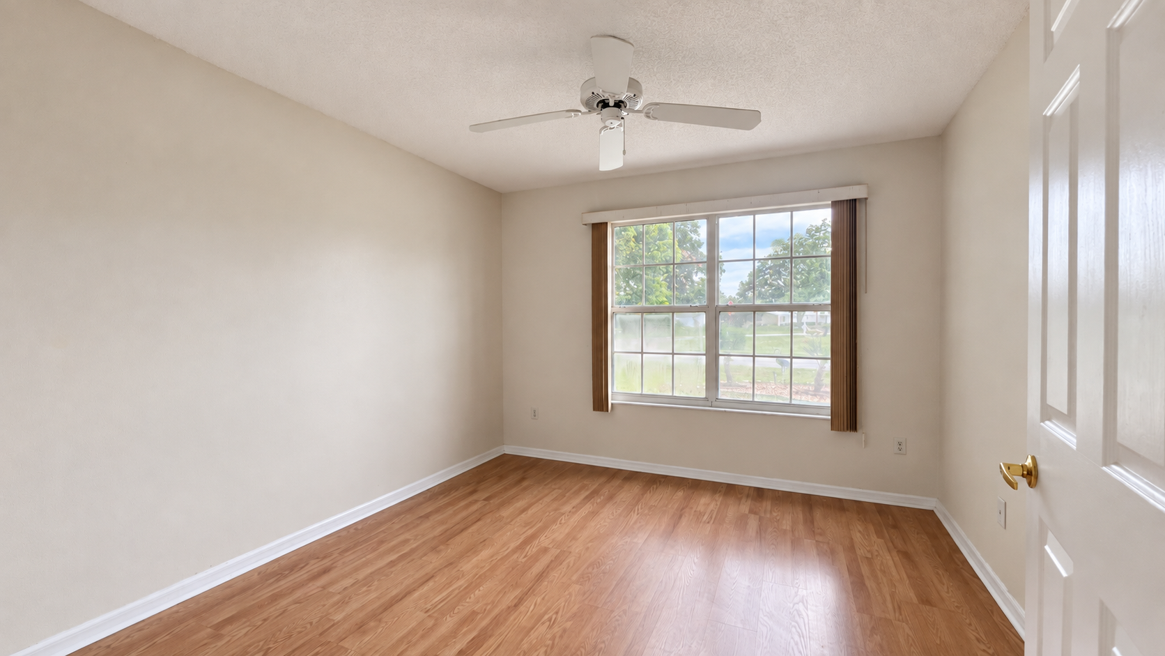 32 - Bedroom 2.jpg