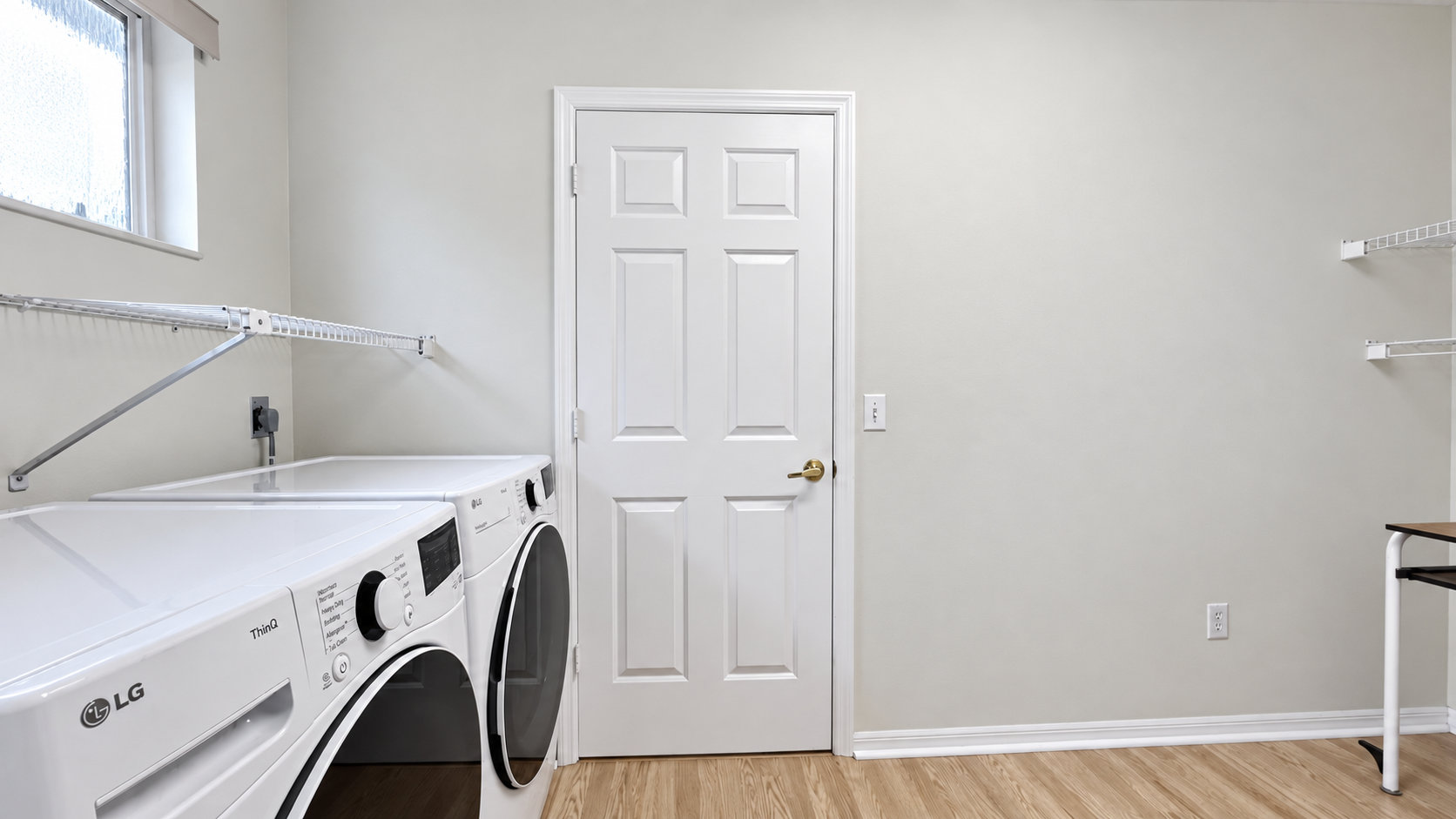 15 - Laundry room.jpg