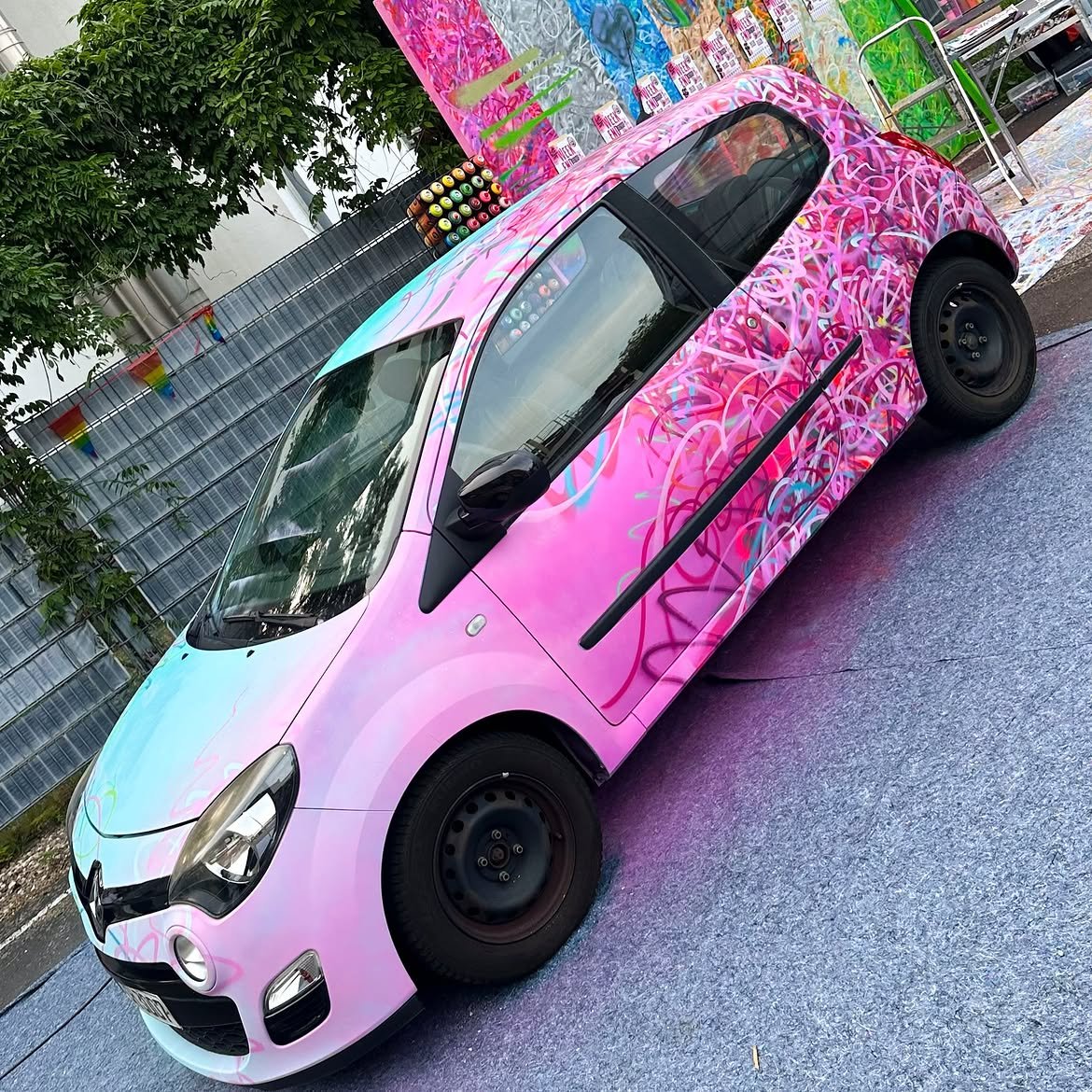 Best of KarambaTwingo 2 🥳🌈 #car #carspotter #karambabamba #colour #design.jpg