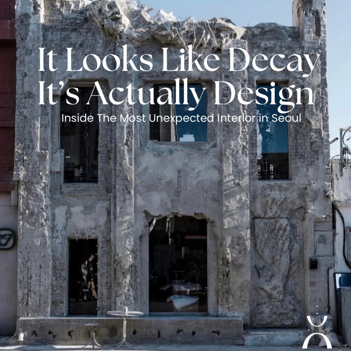 What looks like decay is actually one of Seoul&rsquo;s most intentional spatial experiences.

At @aapex_bar , architecture dissolves into something far more sensory where raw concrete, erosion-like textures, and imperfect finishes blur the line betwe