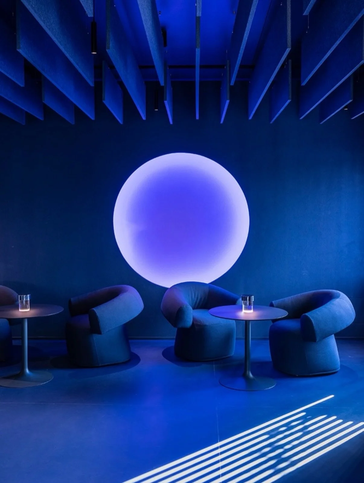 At @agliamici1887 a two-Michelin-star restaurant in Udine, Italy, design studio Visual Display explores the psychological influence of color through an immersive, monochromatic interior. 

The Blue Lounge is an exercise in sensory restraint. Saturate