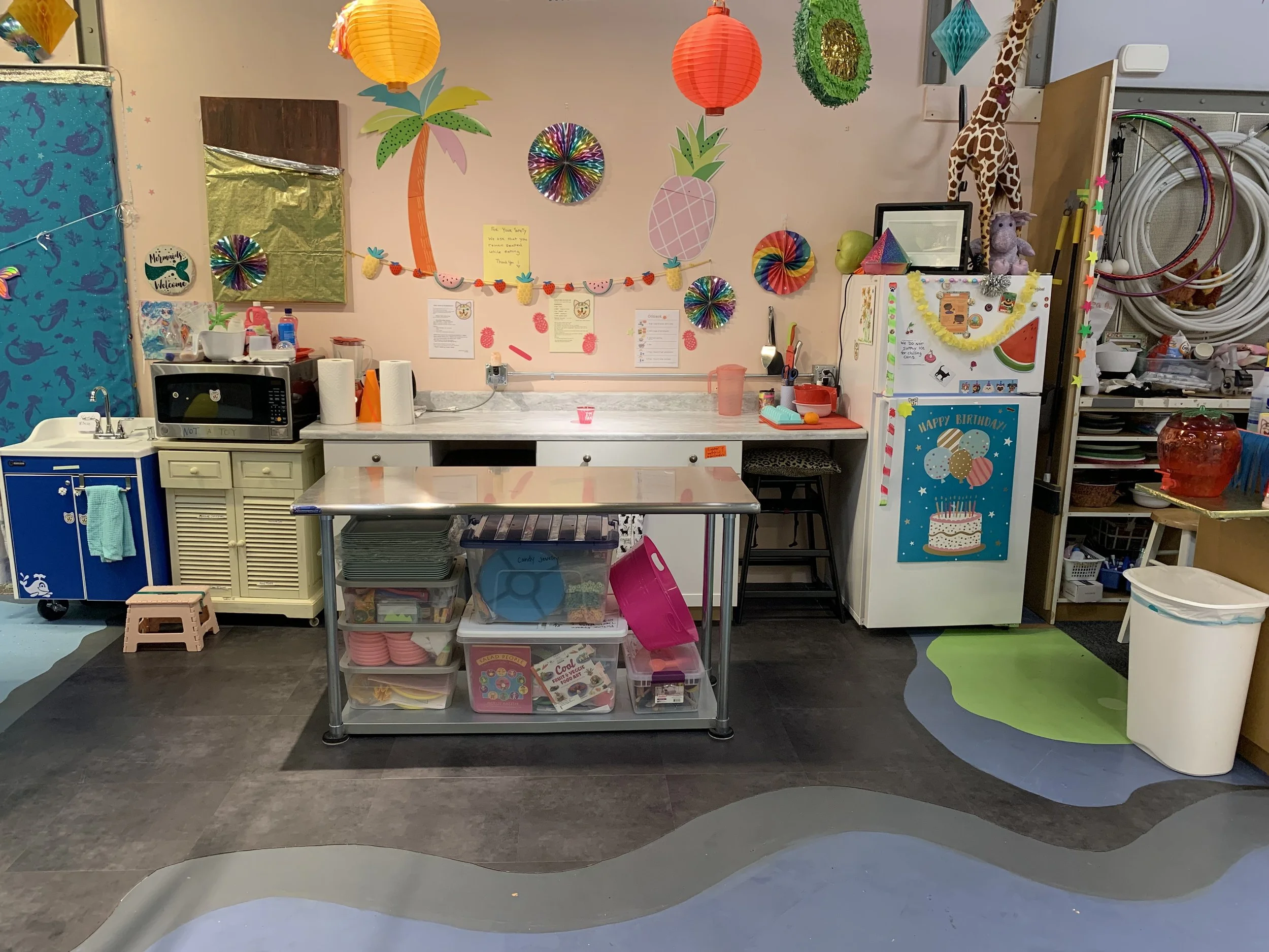 Kitchenette available for your party set up !