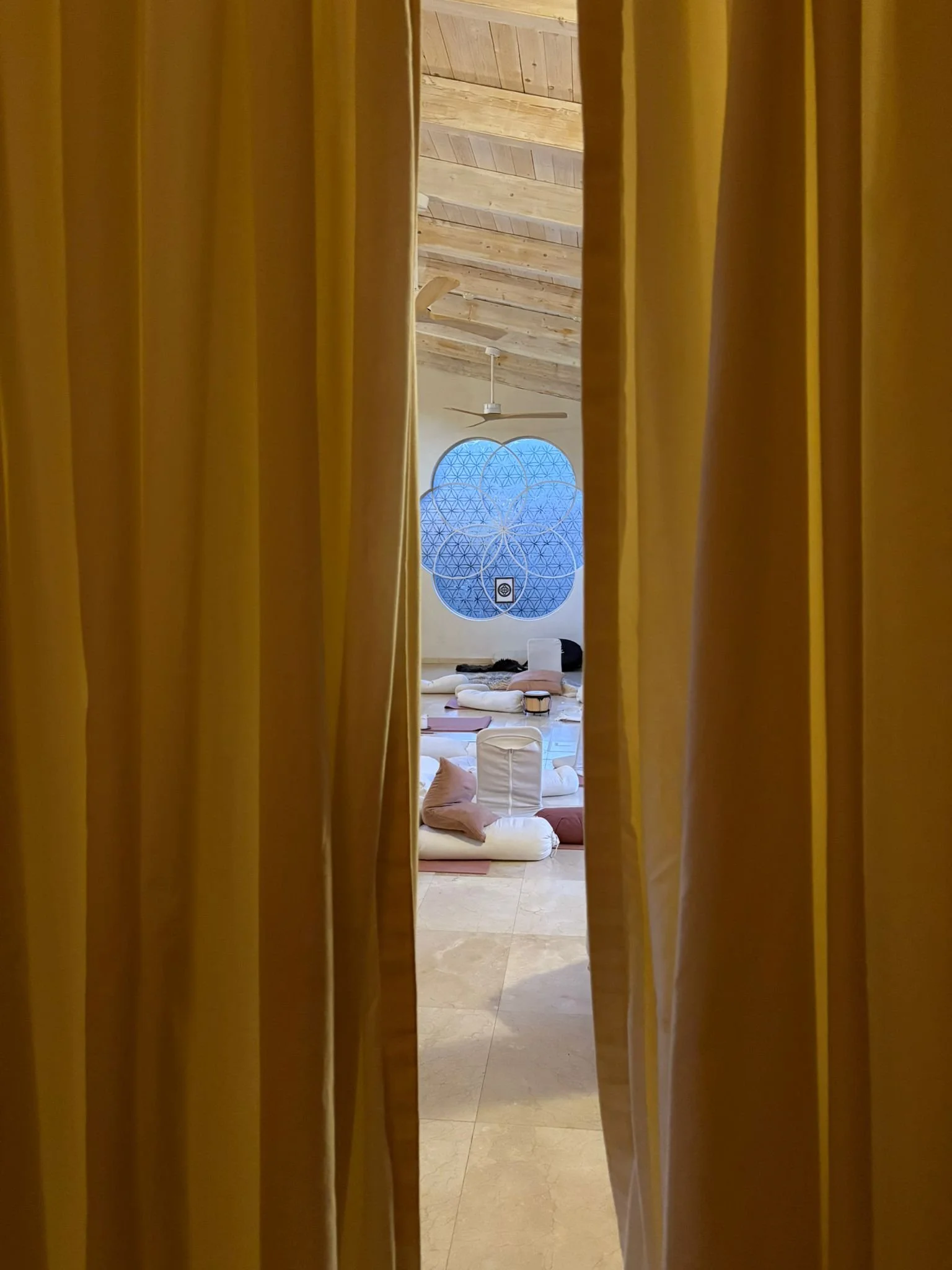 Why silence is becoming a strategic advantage for leaders over 45 ?