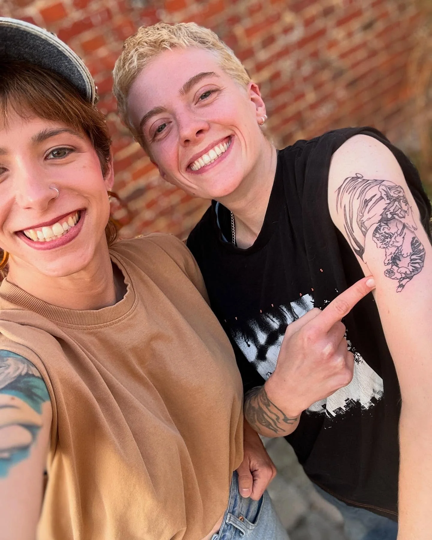 In love with these tigers for the wonderful Casper aka @diggindogwalks 🐅❤️ (Go check out his happy dogs by the way they&rsquo;re adorable)

Inked from my endangered babies flash, swipe to see them all.

Such a lovely end to August, thank you for all