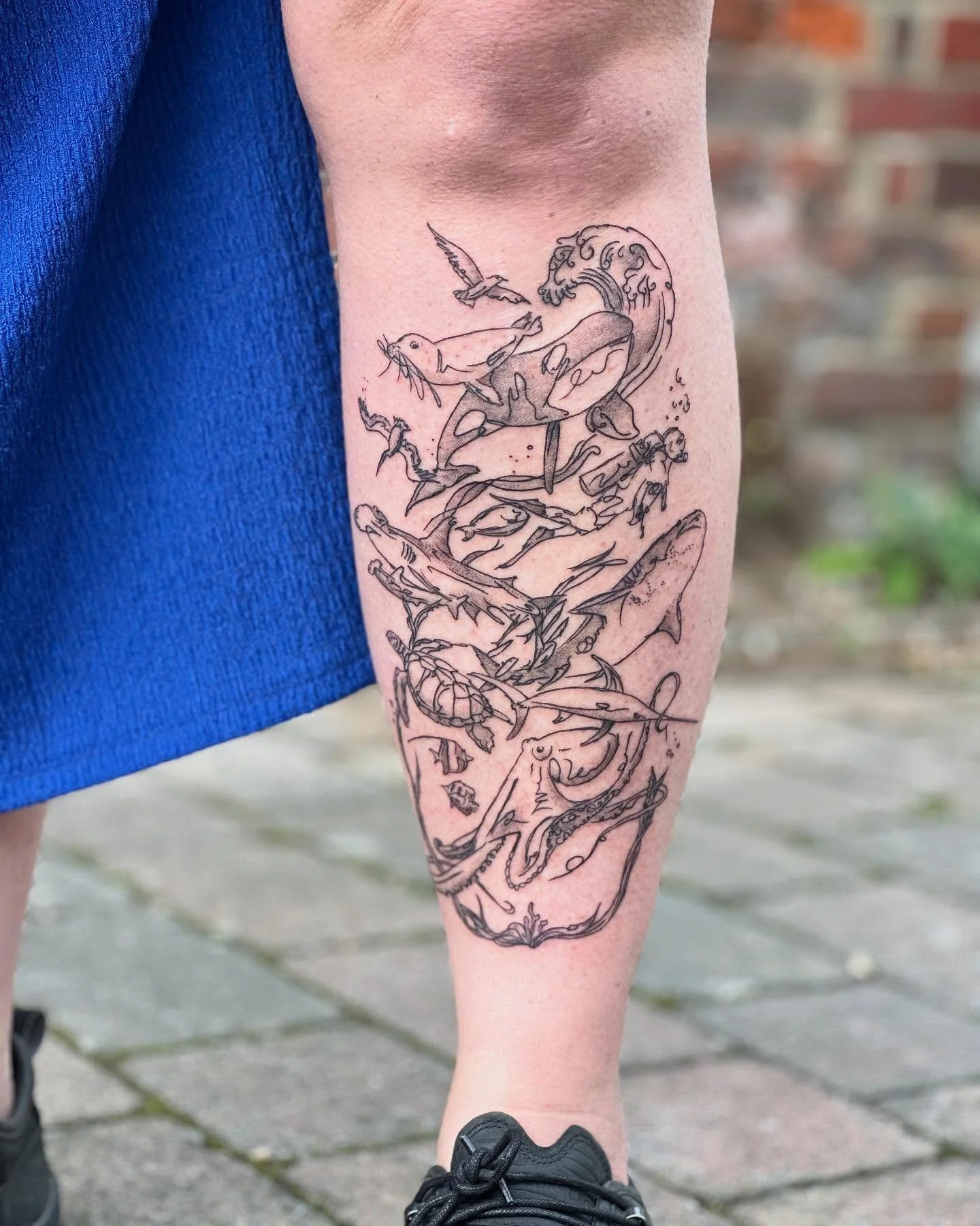 Here come the tides 🌊 Thank you to Jenny who travelled from Leicester, I hope you have a wonderful time in Norfolk ❤️ This marine scene is inspired by Jenny&rsquo;s life changing experience diving with sharks, and I had the best day making it!

#nor
