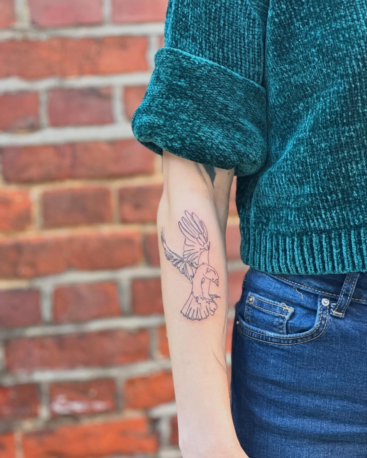 Flying jackdaw tattoo for Claire, who travelled up from London for this cute piece this morning 🐦&zwj;⬛

December has been a much needed quieter month, after an amazing but busy year. Can&rsquo;t believe I only moved into my little studio space in J