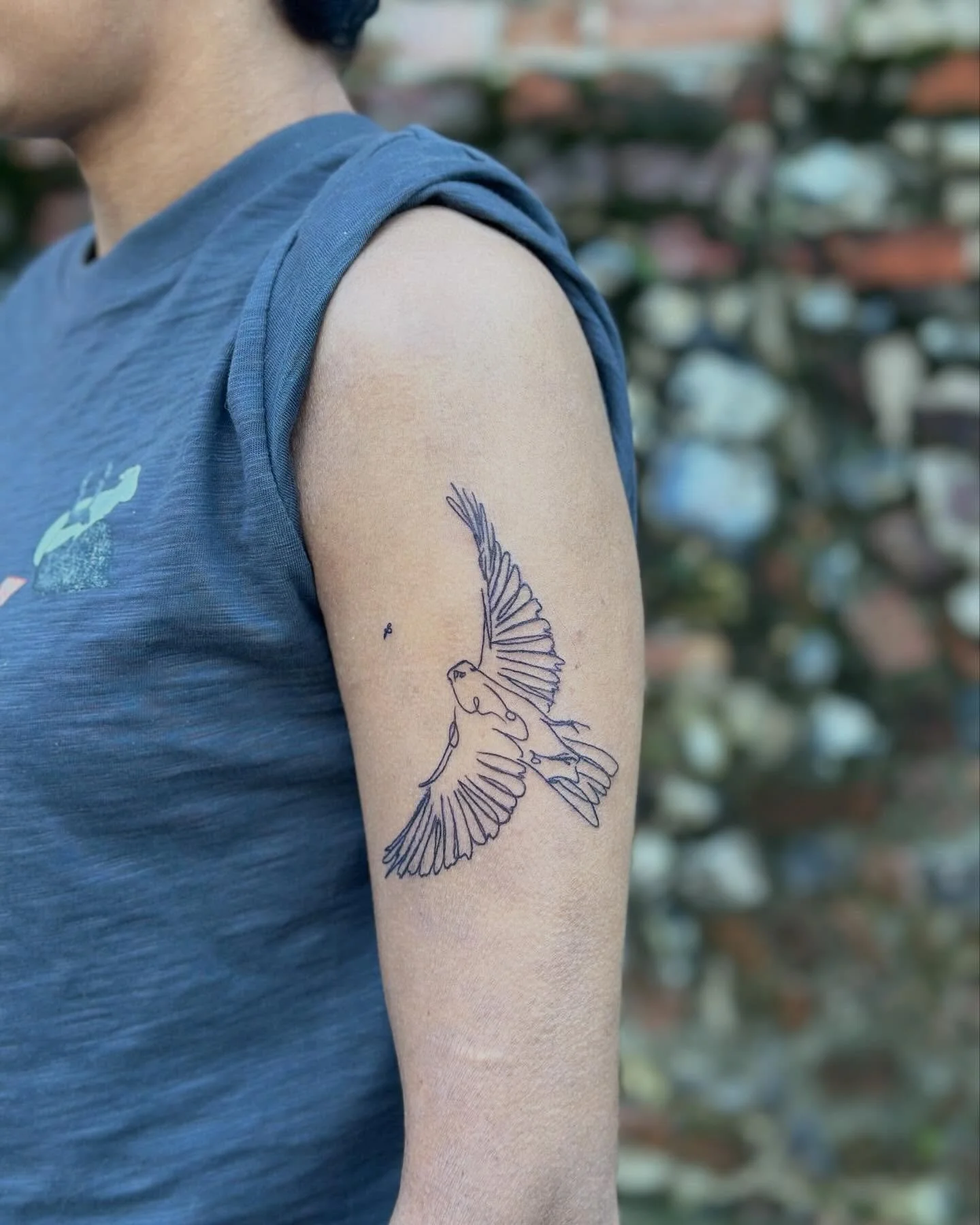 Spotted flycatcher tattoo for Natasha, who came up from Essex this morning! 🧡🐦&zwj;⬛ 
It&rsquo;s been such a special year meeting so many of you who&rsquo;ve travelled to Norwich especially for one of my little doodles. You&rsquo;ve no idea how won