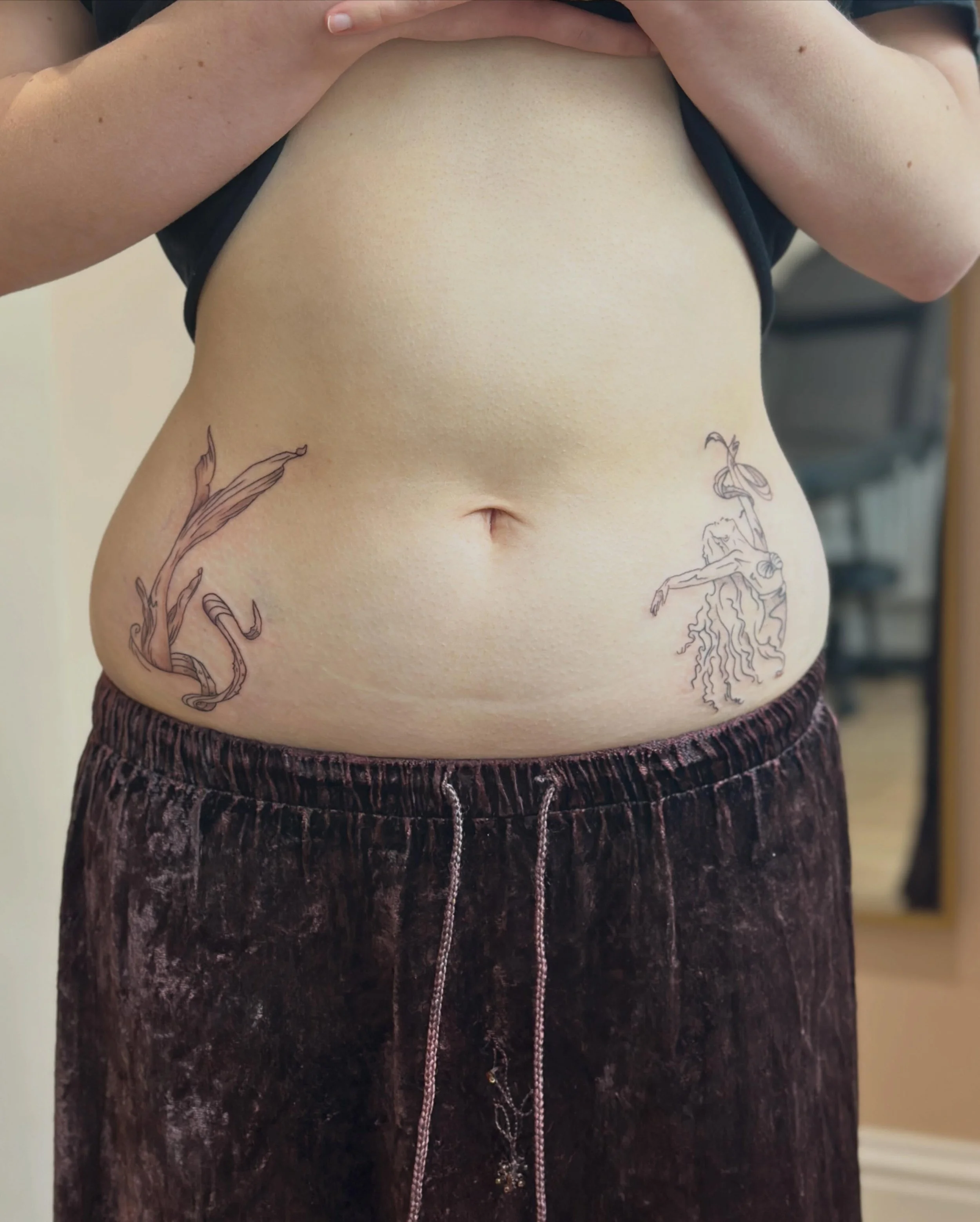 Mermaid and kelp in two parts for Bertille, inspired by the elegant shape of butterfly koi and ballerinas.
Thank you for visiting me today Bertille, and I hope you&rsquo;re in love with your new tattoos!
Maybe the next mermaid will have to be the hea