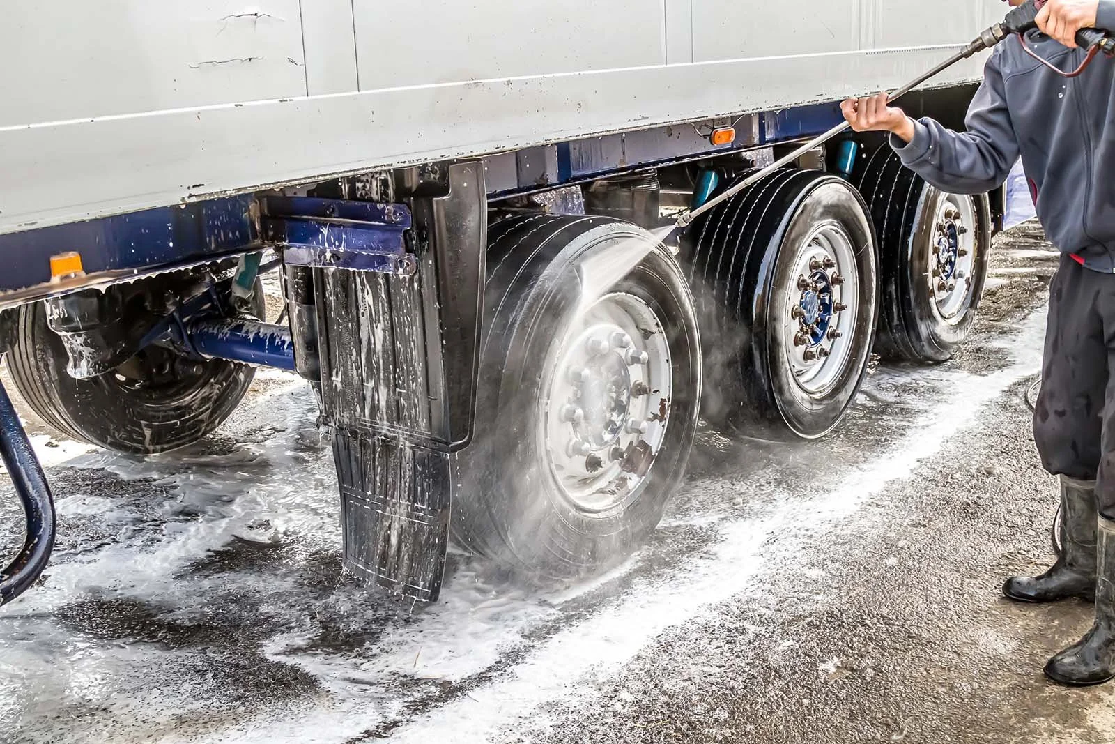 How Often Should You Wash Your Fleet? A Scheduling Guide for DFW Businesses