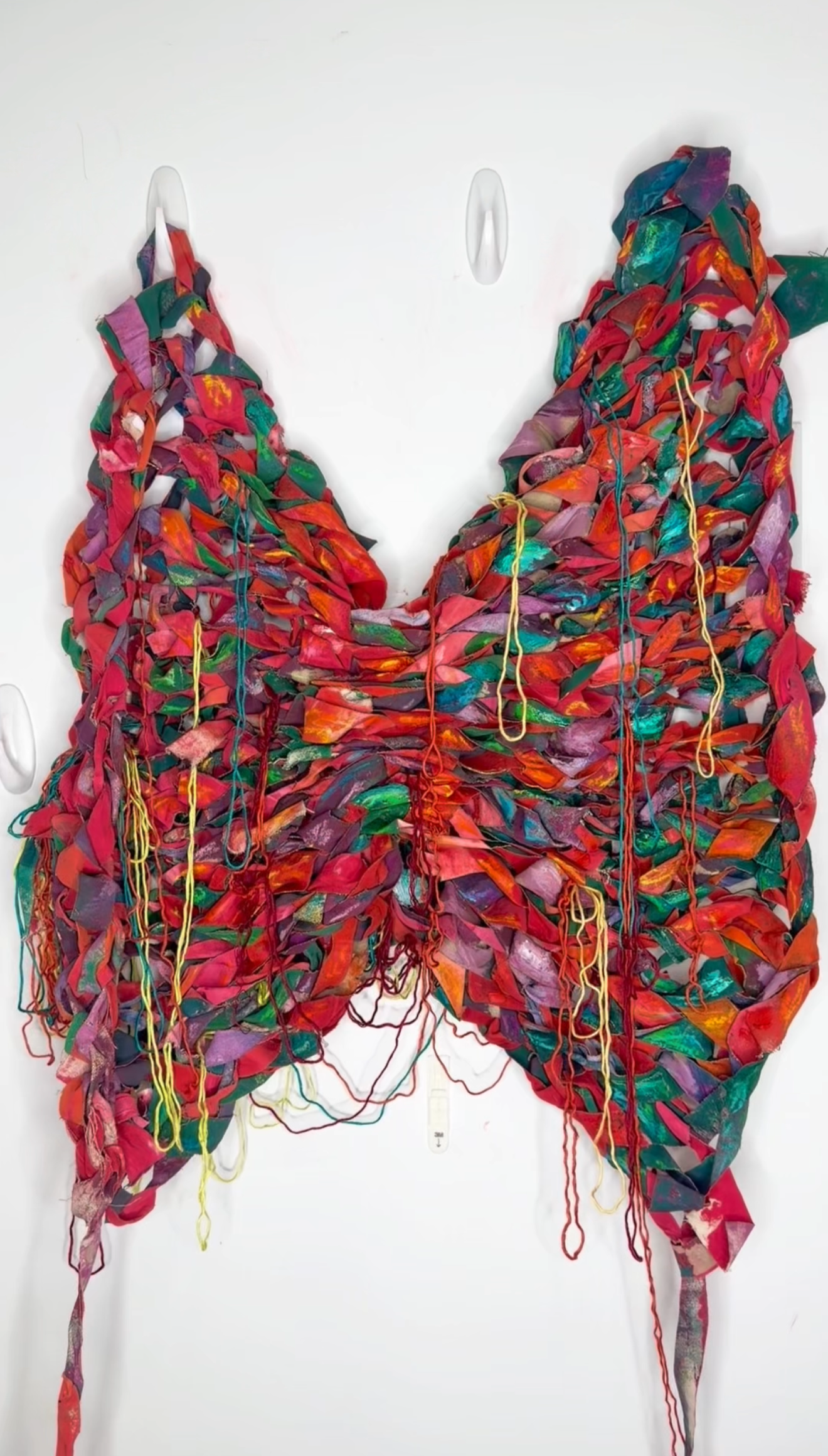 Mariposa de Amor, 2026
Acrylic on Canvas and Yarn
30 x 25in