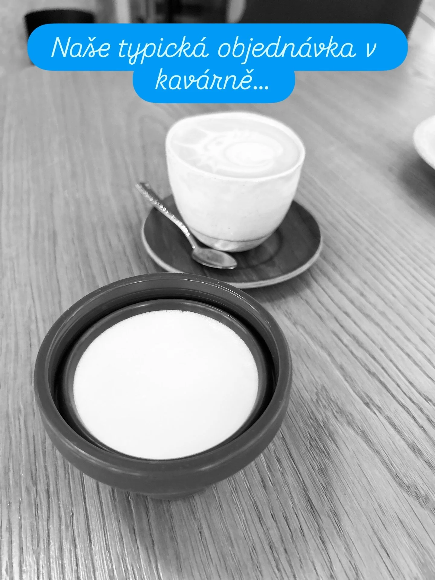 Jess si samozřejmě voz&iacute; svůj hrneček... ☺️ Co objedn&aacute;vate v kav&aacute;rně vy a co naopak pijete doma?

J&aacute; doma rozpustn&eacute; nebo filtr. 
Ale v kav&aacute;rně si d&aacute;v&aacute;m vět&scaron;inou #cappuccino, protože doma n