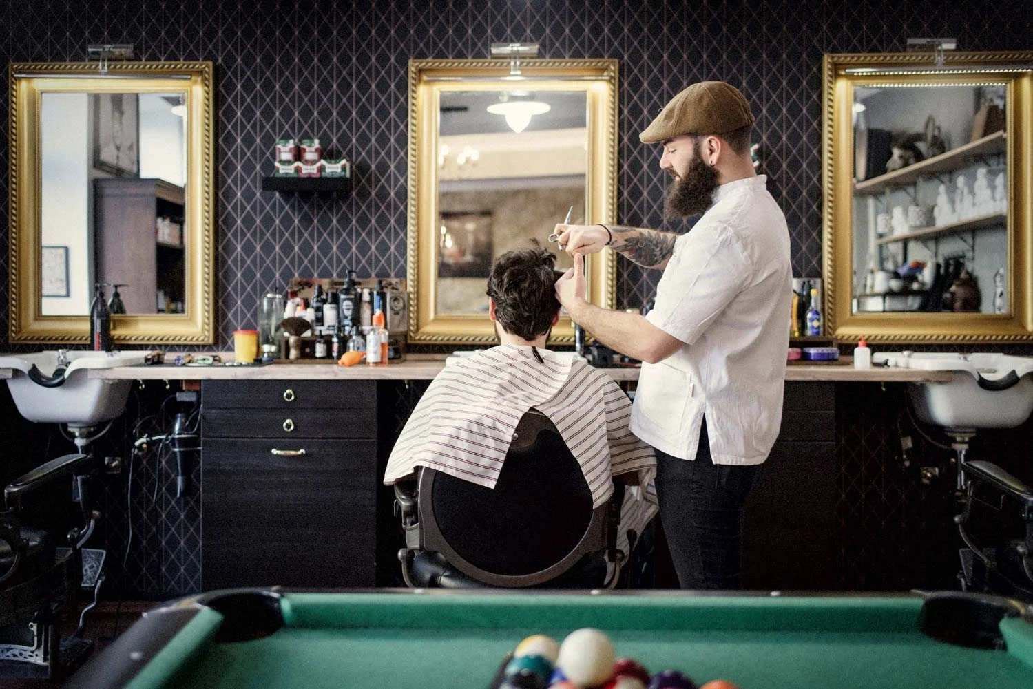 barbershop-strihani-klient-zrcadlo.jpg