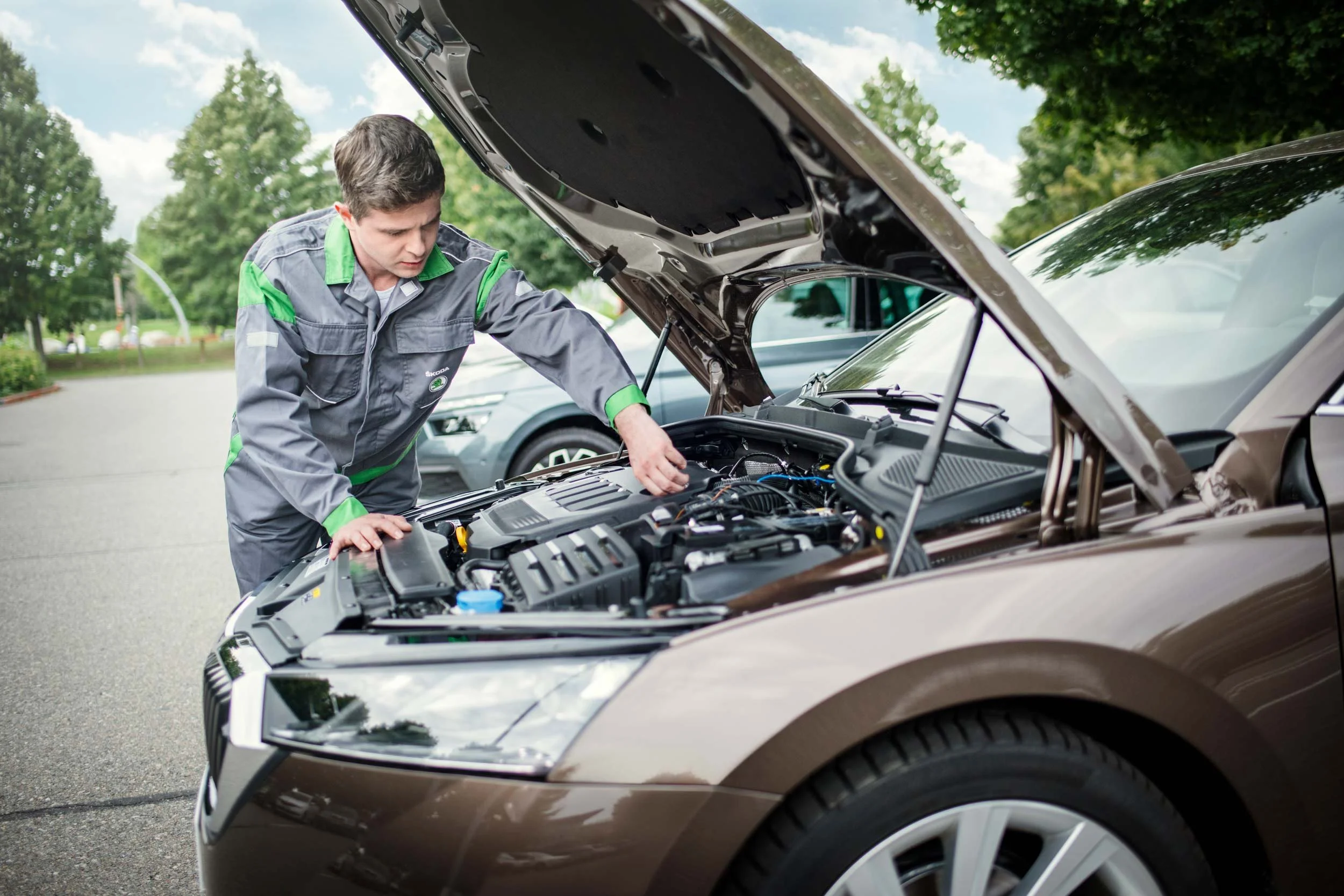 technicka-fotografie-automechanik-servis-motor-kapota-hhneda-skoda-diagnostika.jpg