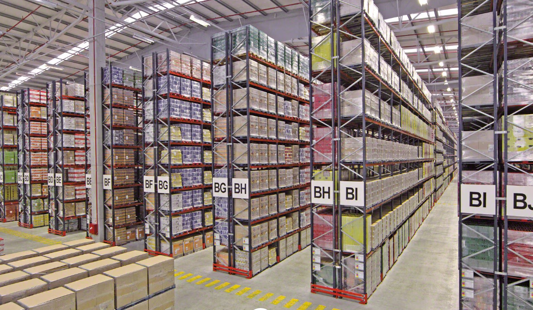 Industrial pallet racking system for warehouse storage