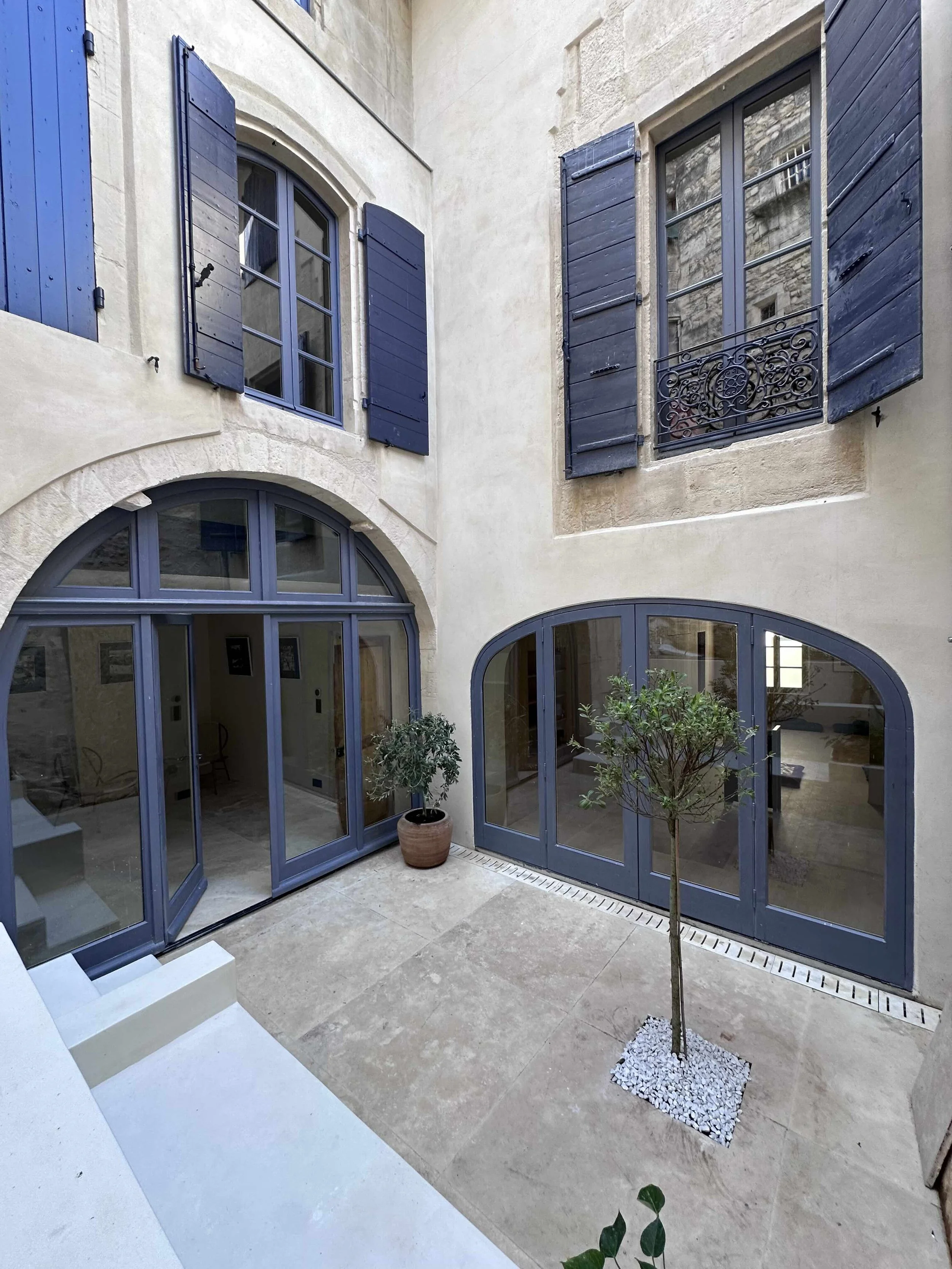 Arles cour.jpg