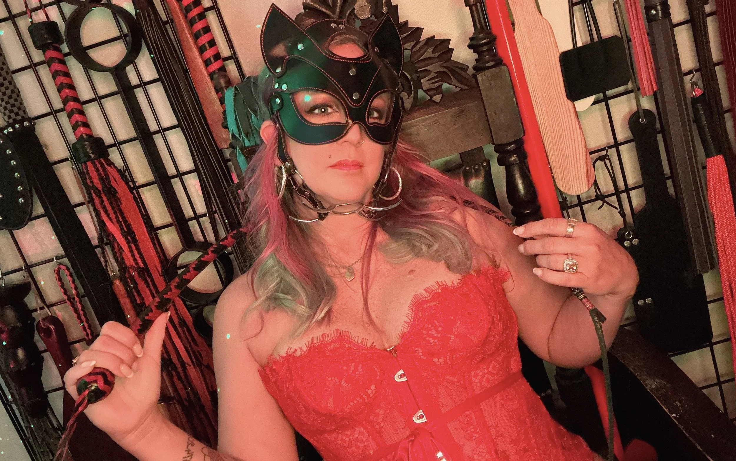 Lady Elle in The Throne Room at The Domicile - photo by Lady Elle